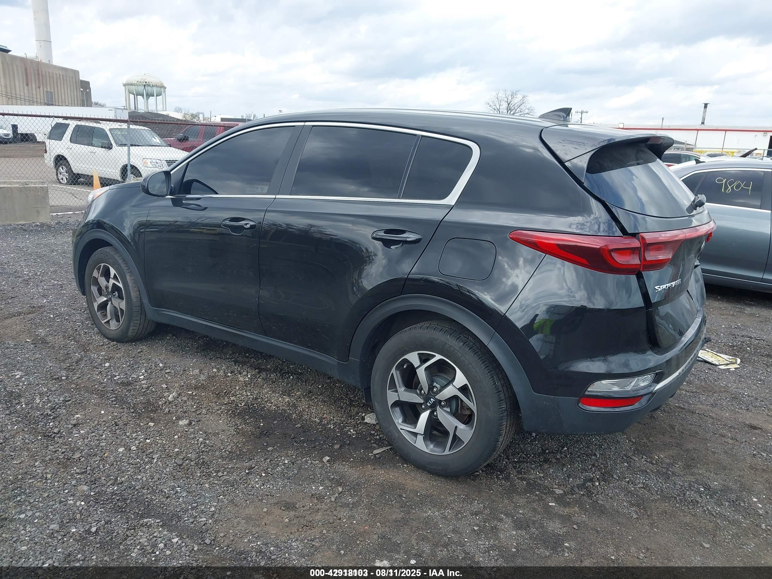 KIA SPORTAGE image 3
