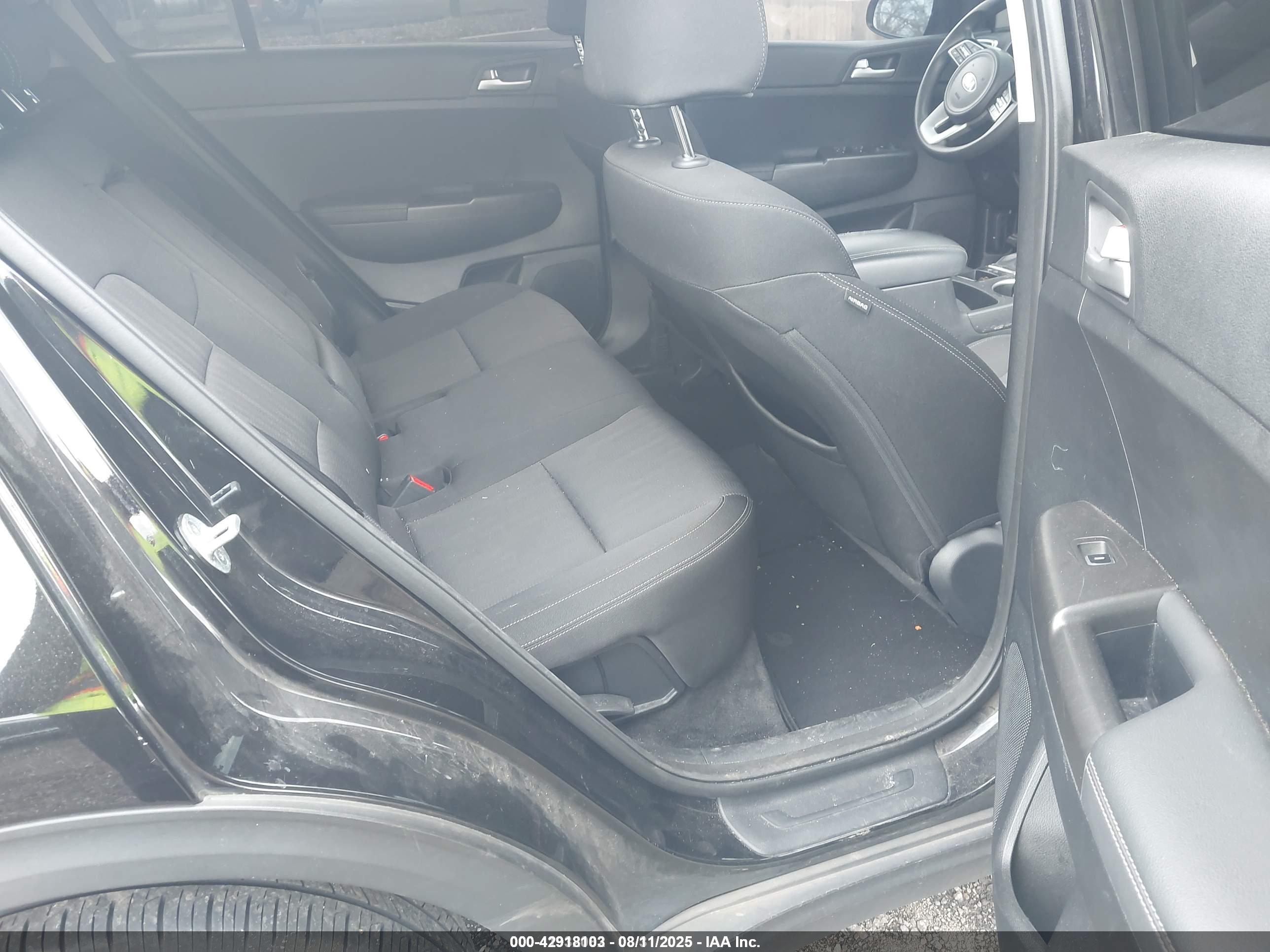 KIA SPORTAGE image 8