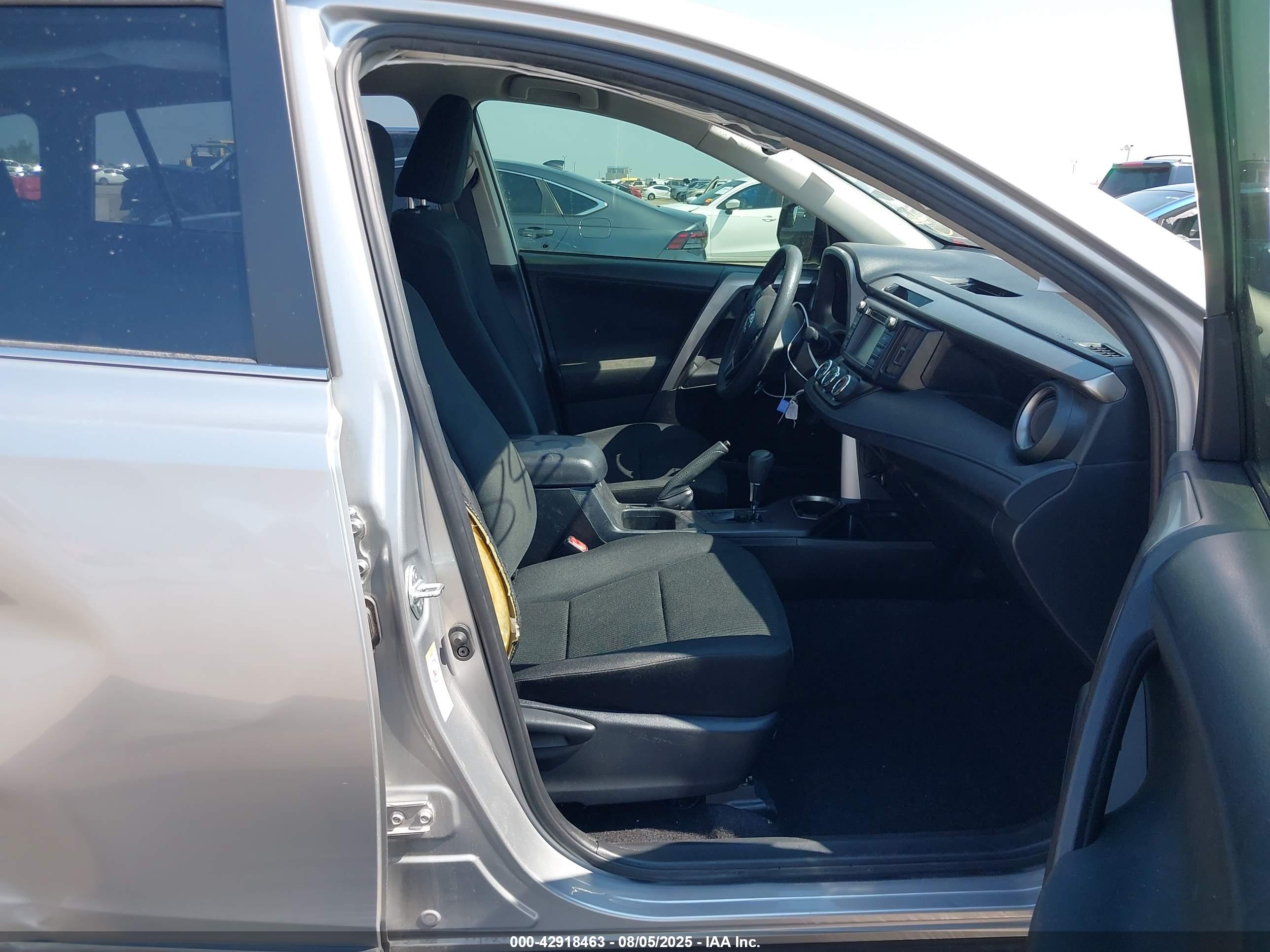 TOYOTA RAV4 image 5