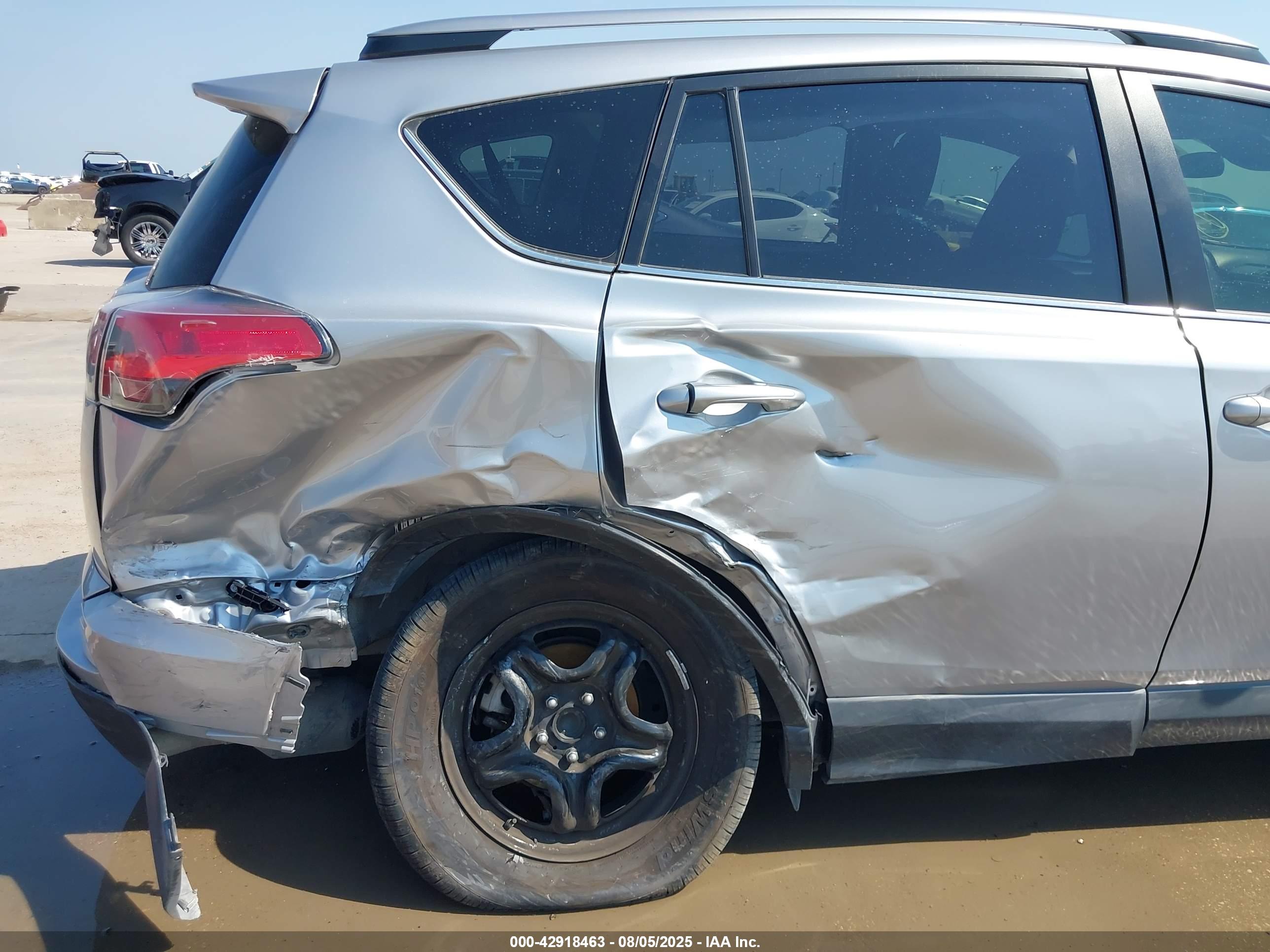 TOYOTA RAV4 image 6