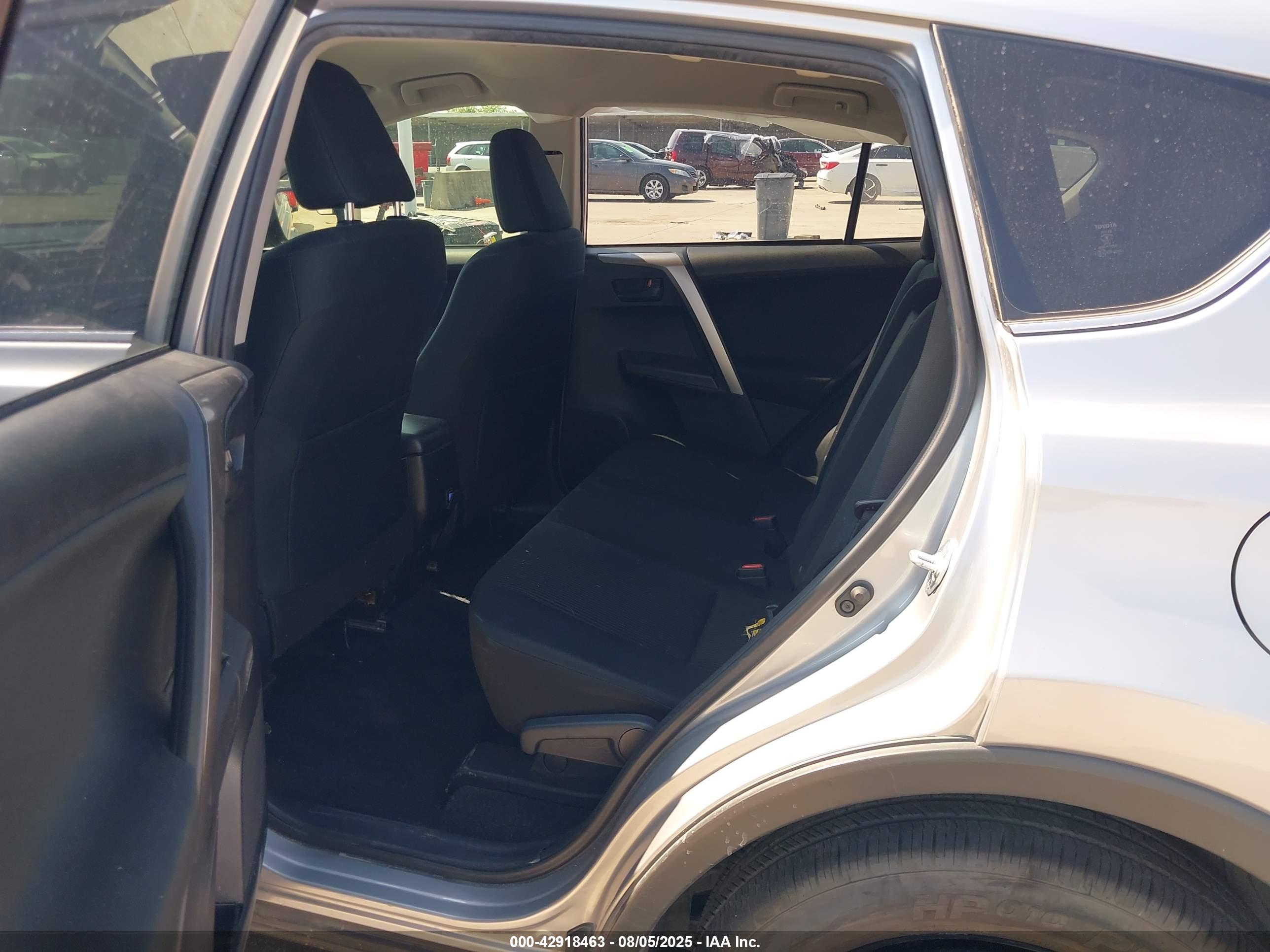 TOYOTA RAV4 image 8