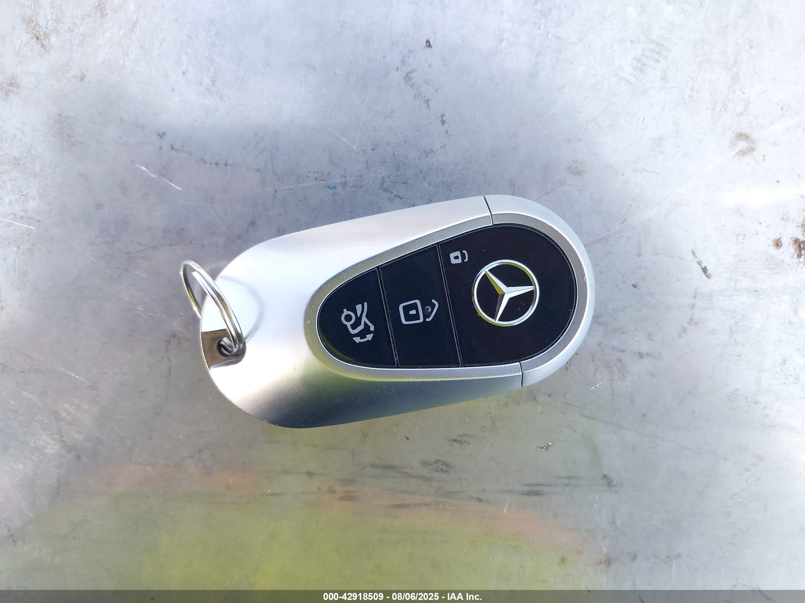 MERCEDES-BENZ EQS image 11