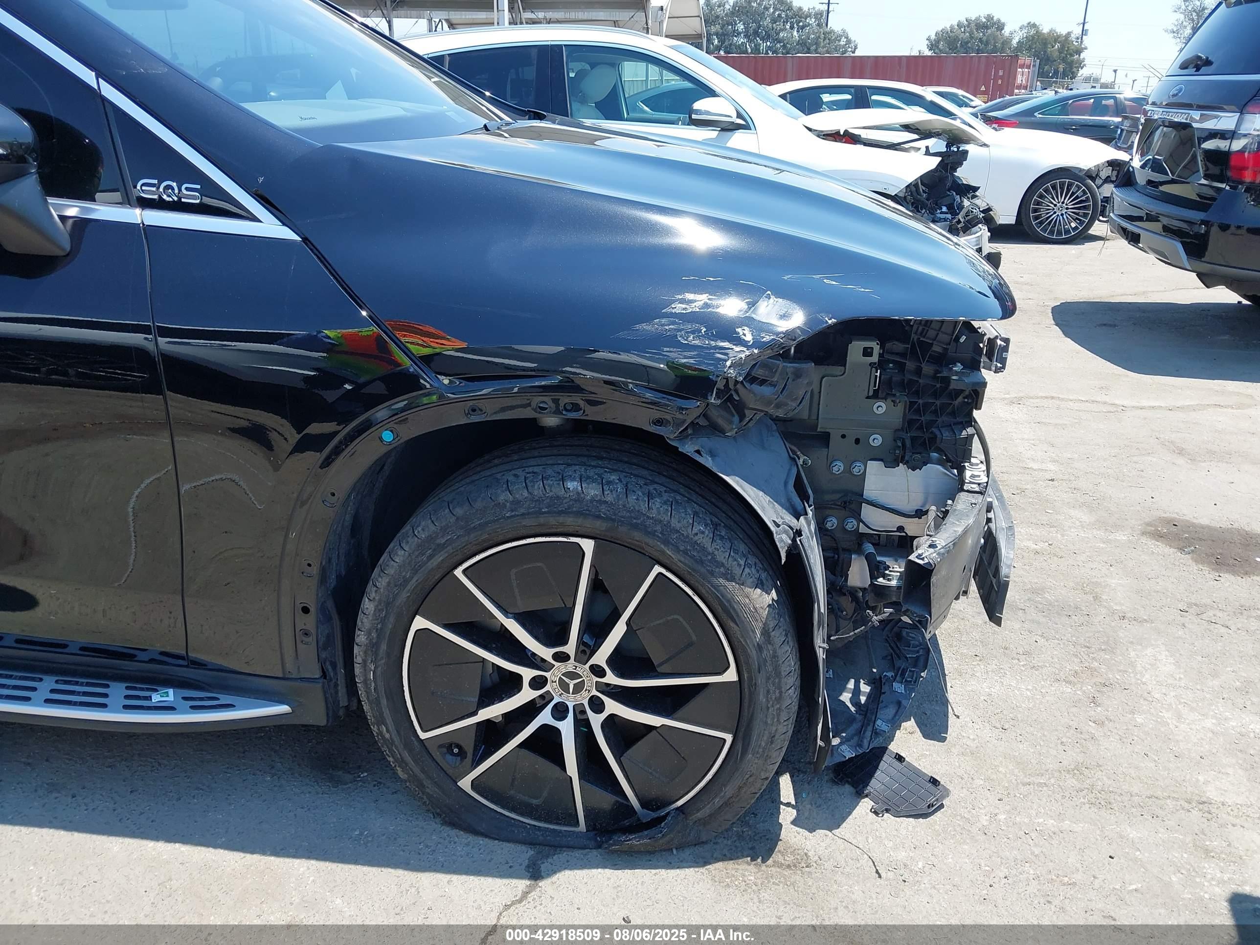 MERCEDES-BENZ EQS image 6