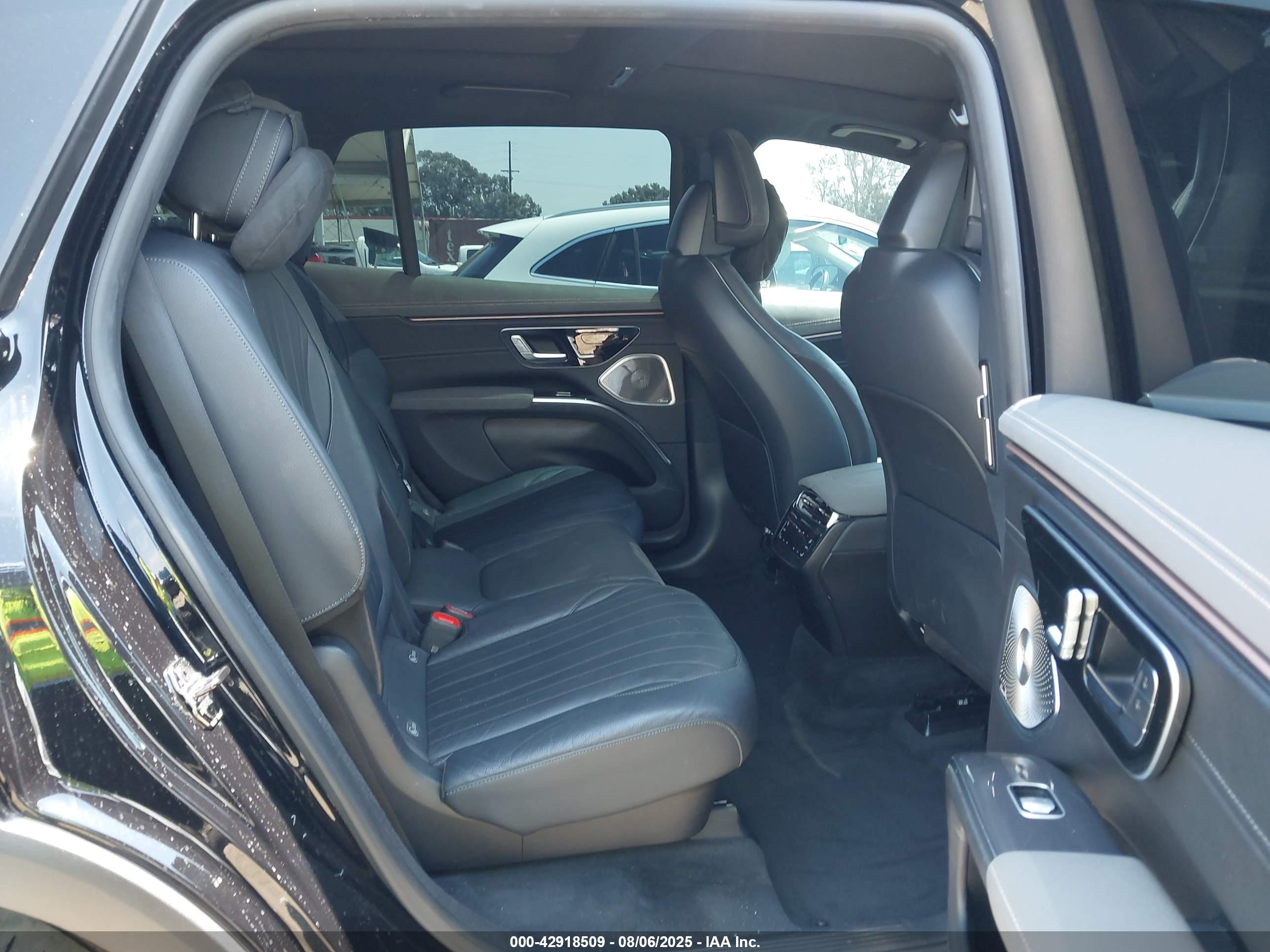 MERCEDES-BENZ EQS image 8