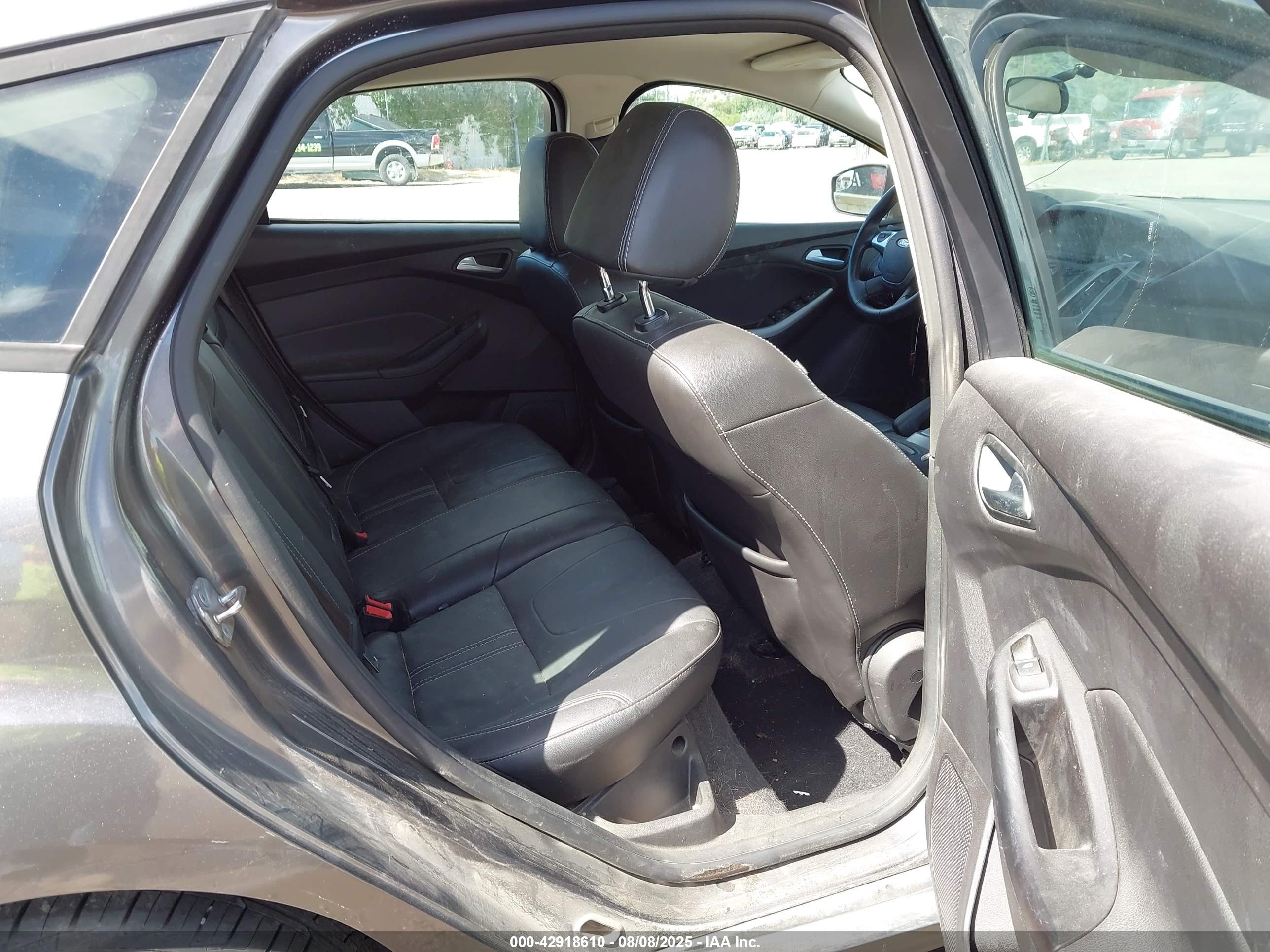FORD FOCUS image 8