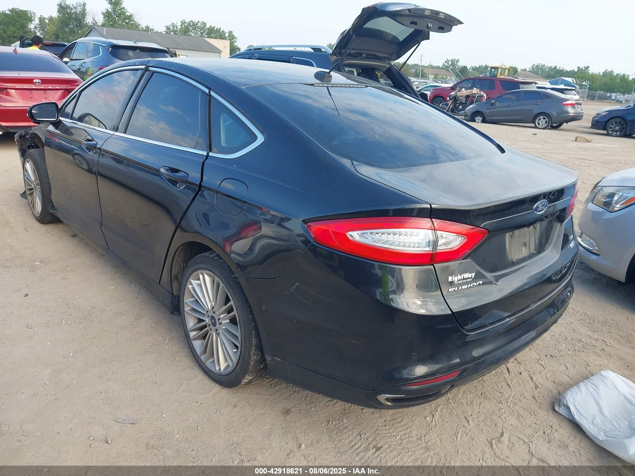 FORD FUSION image 3