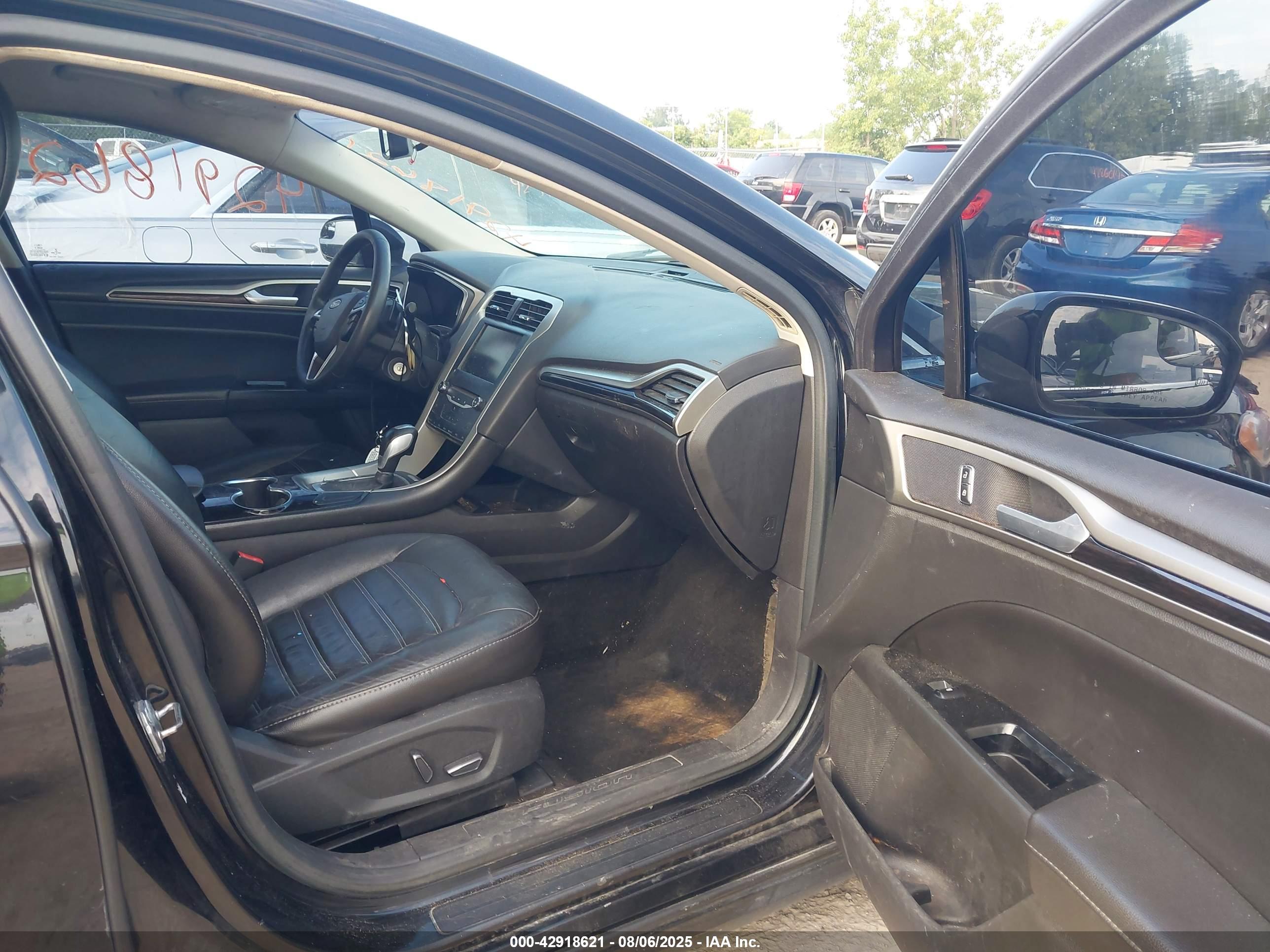 FORD FUSION image 5