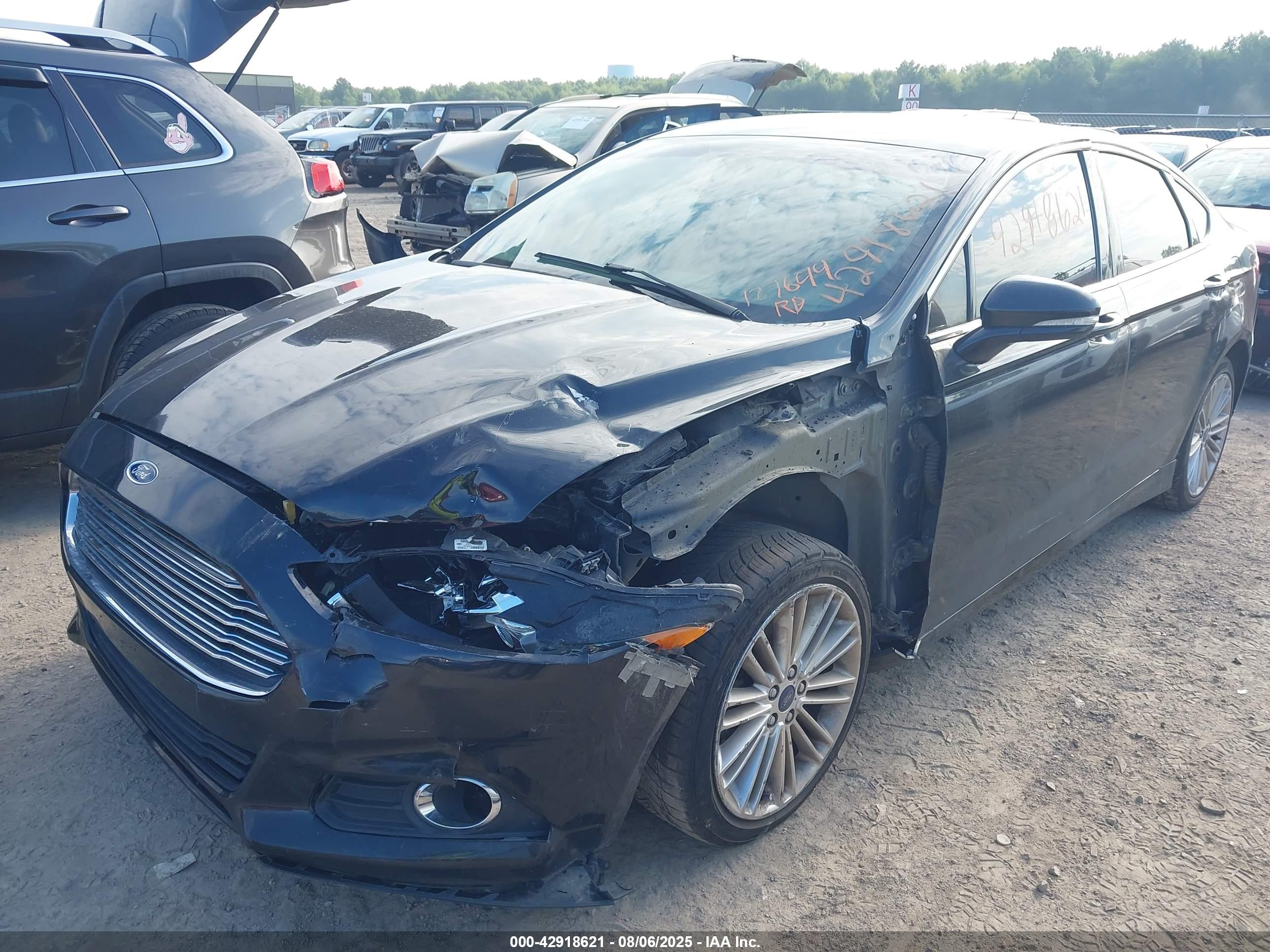 FORD FUSION image 6