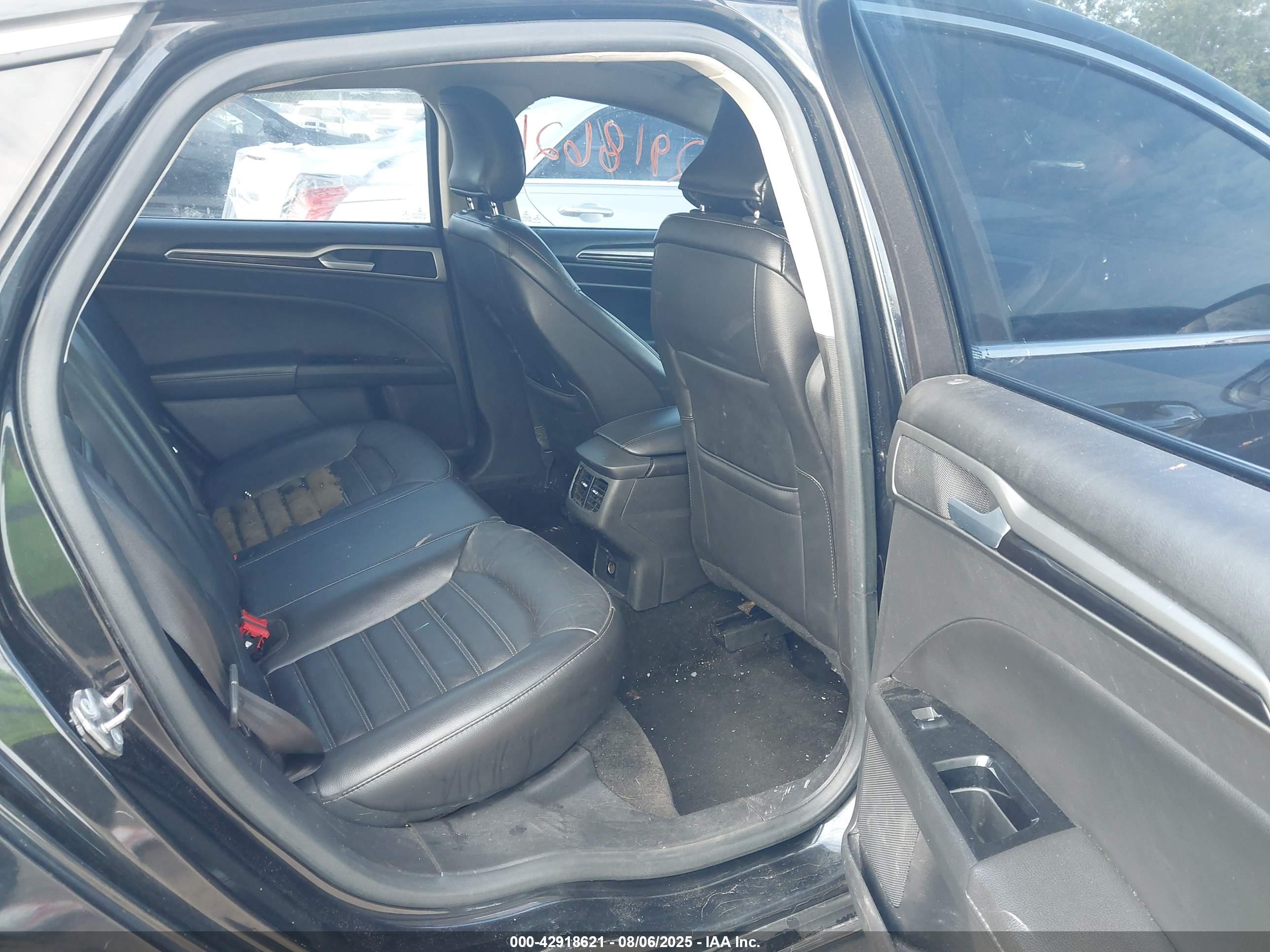 FORD FUSION image 8