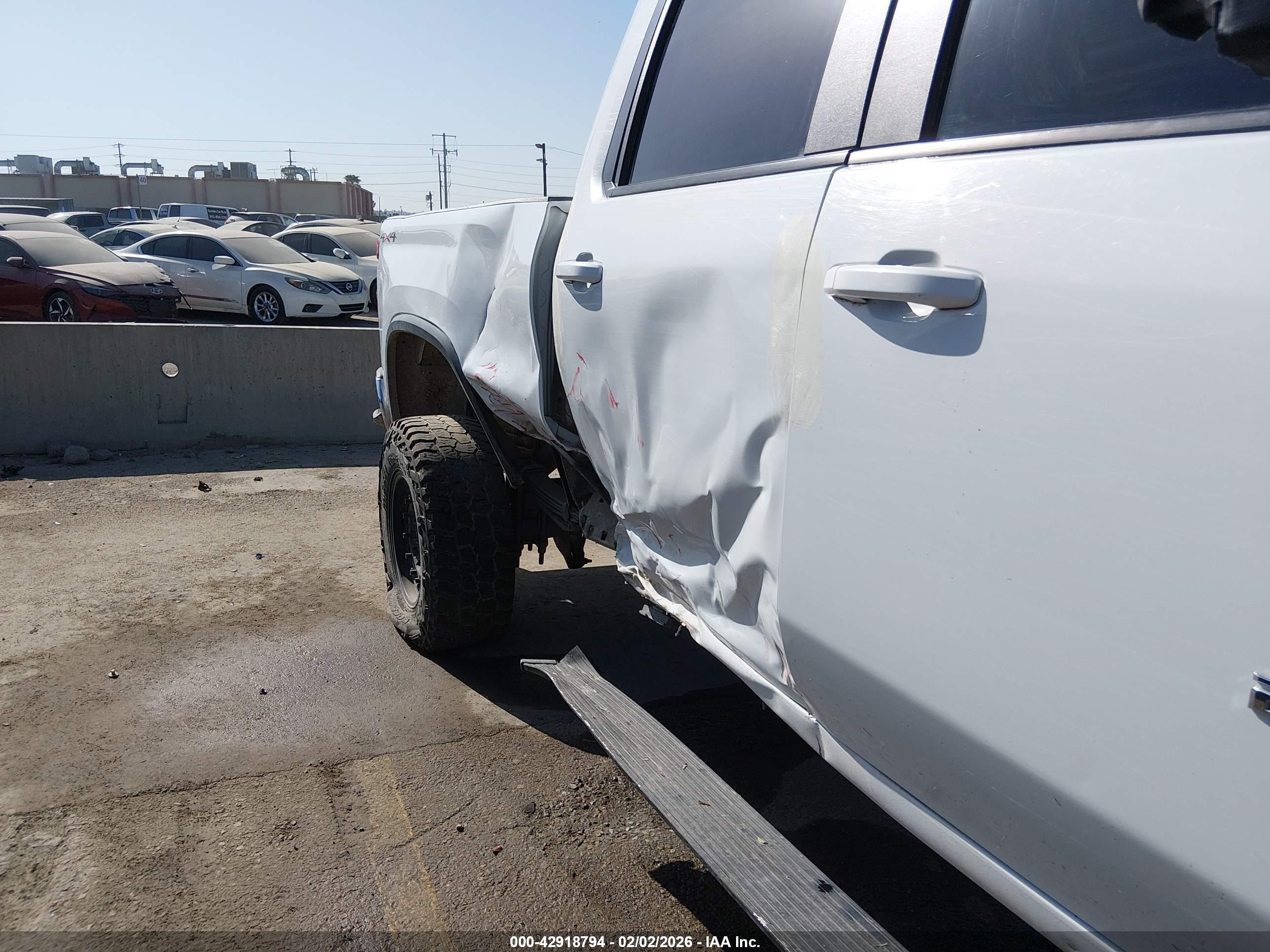 CHEVROLET SILVERADO image 6
