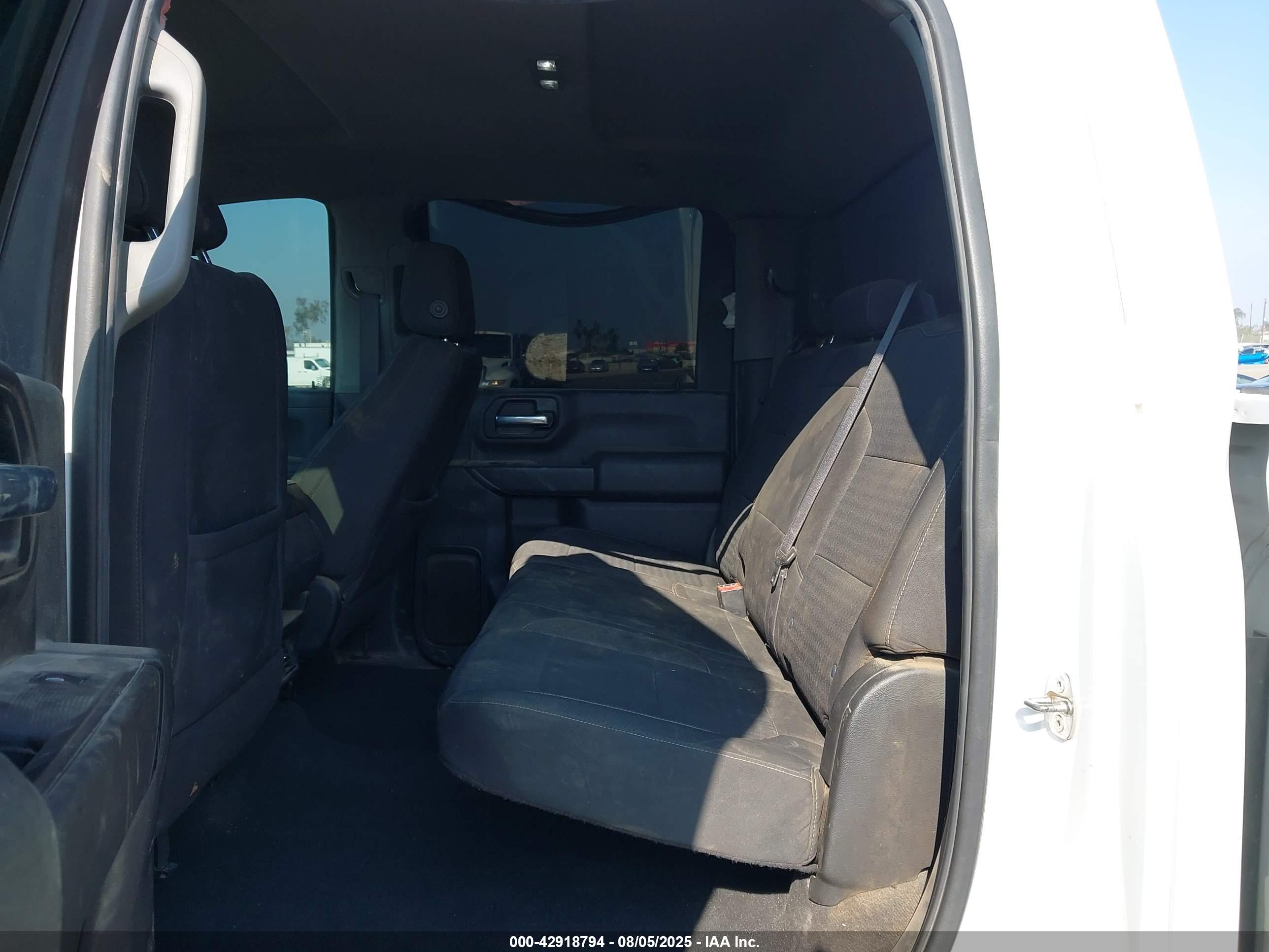 CHEVROLET SILVERADO image 8