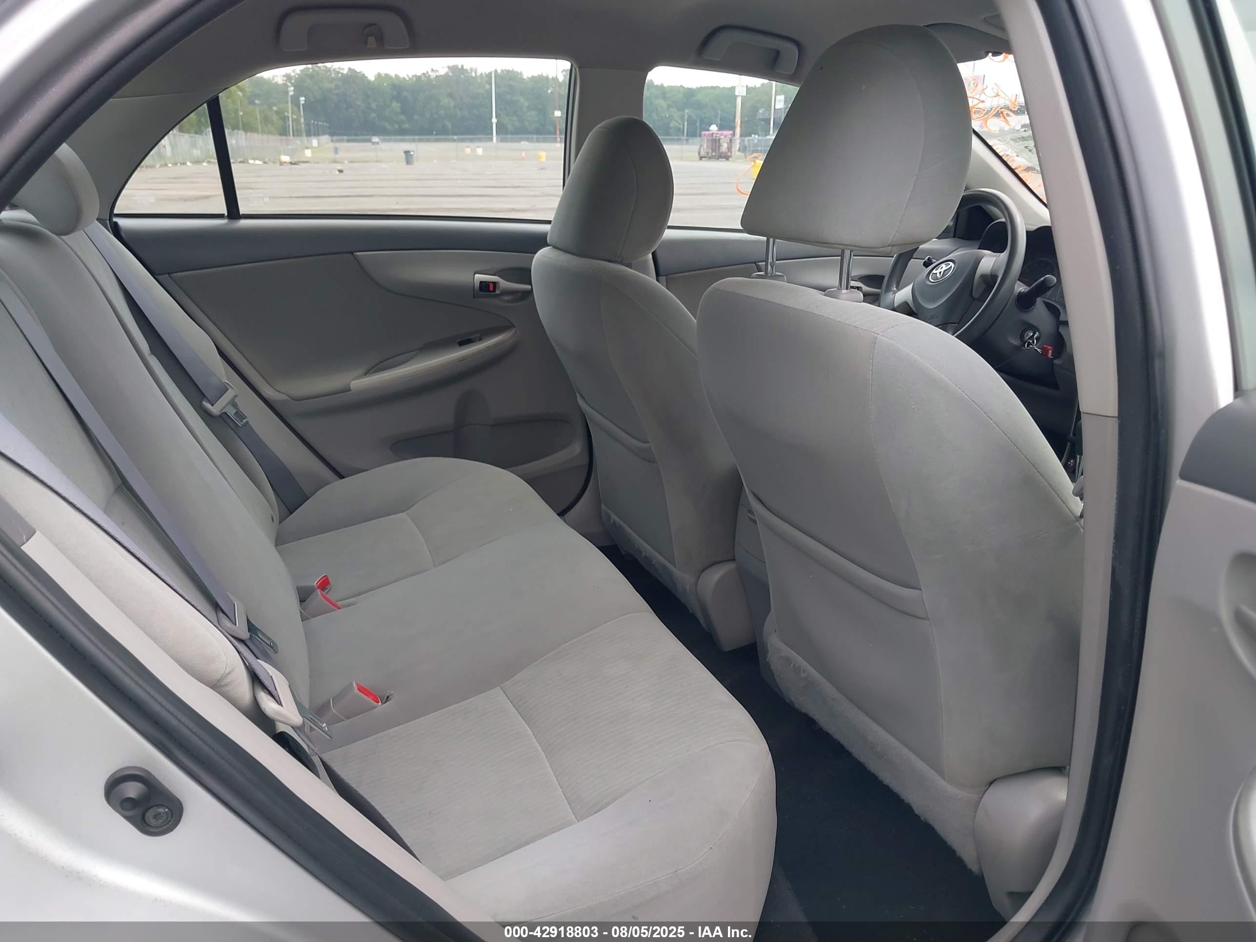 TOYOTA COROLLA image 8