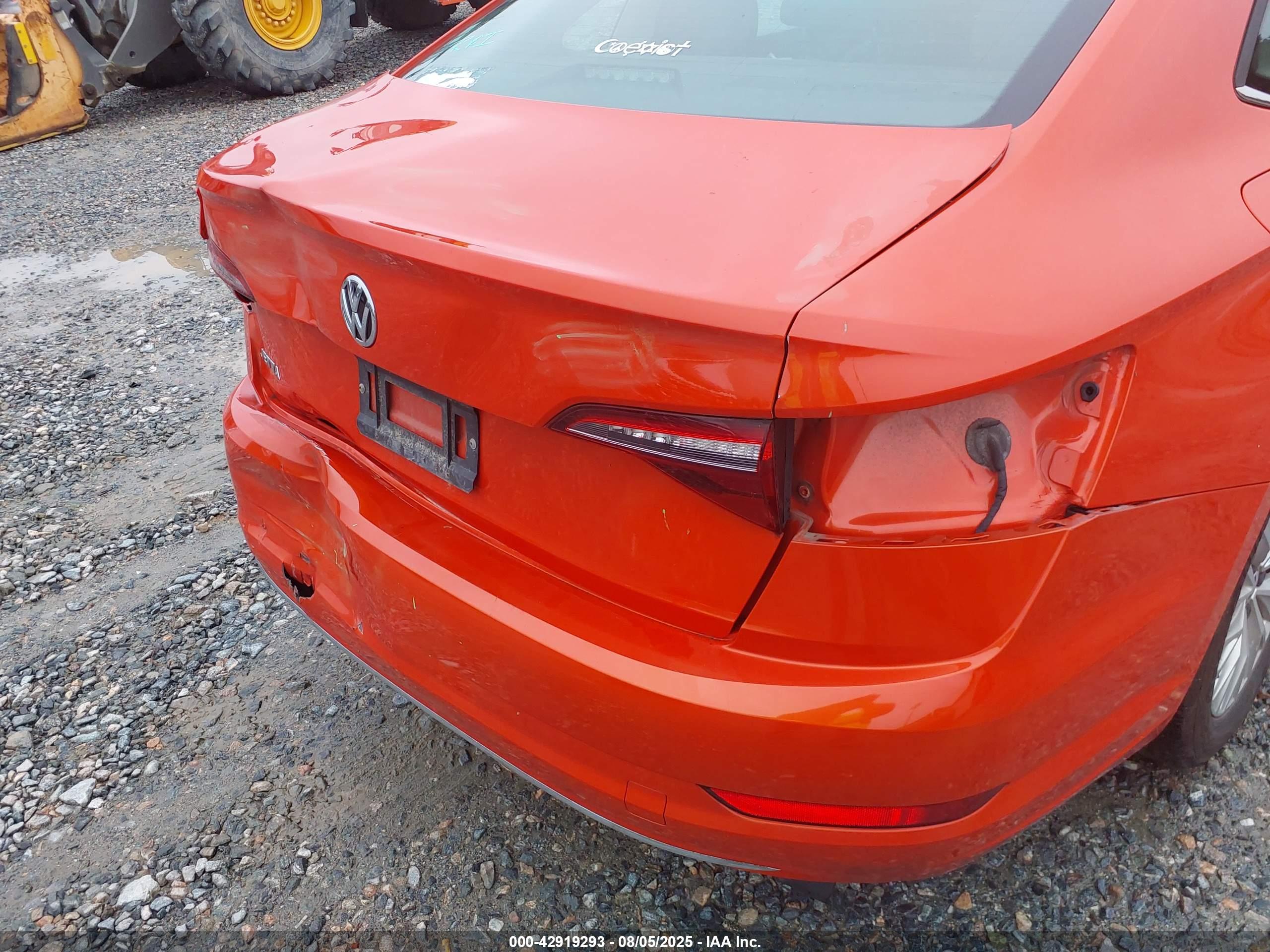 VOLKSWAGEN JETTA image 6