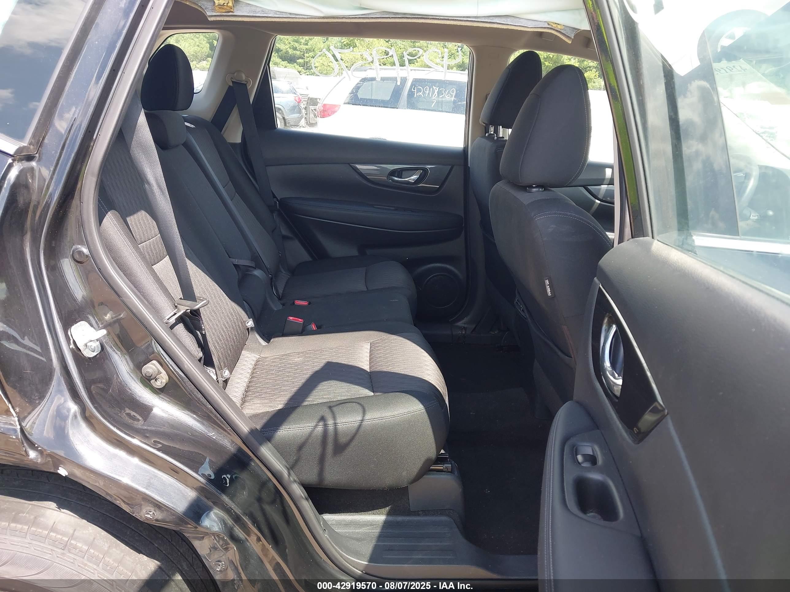NISSAN ROGUE image 8