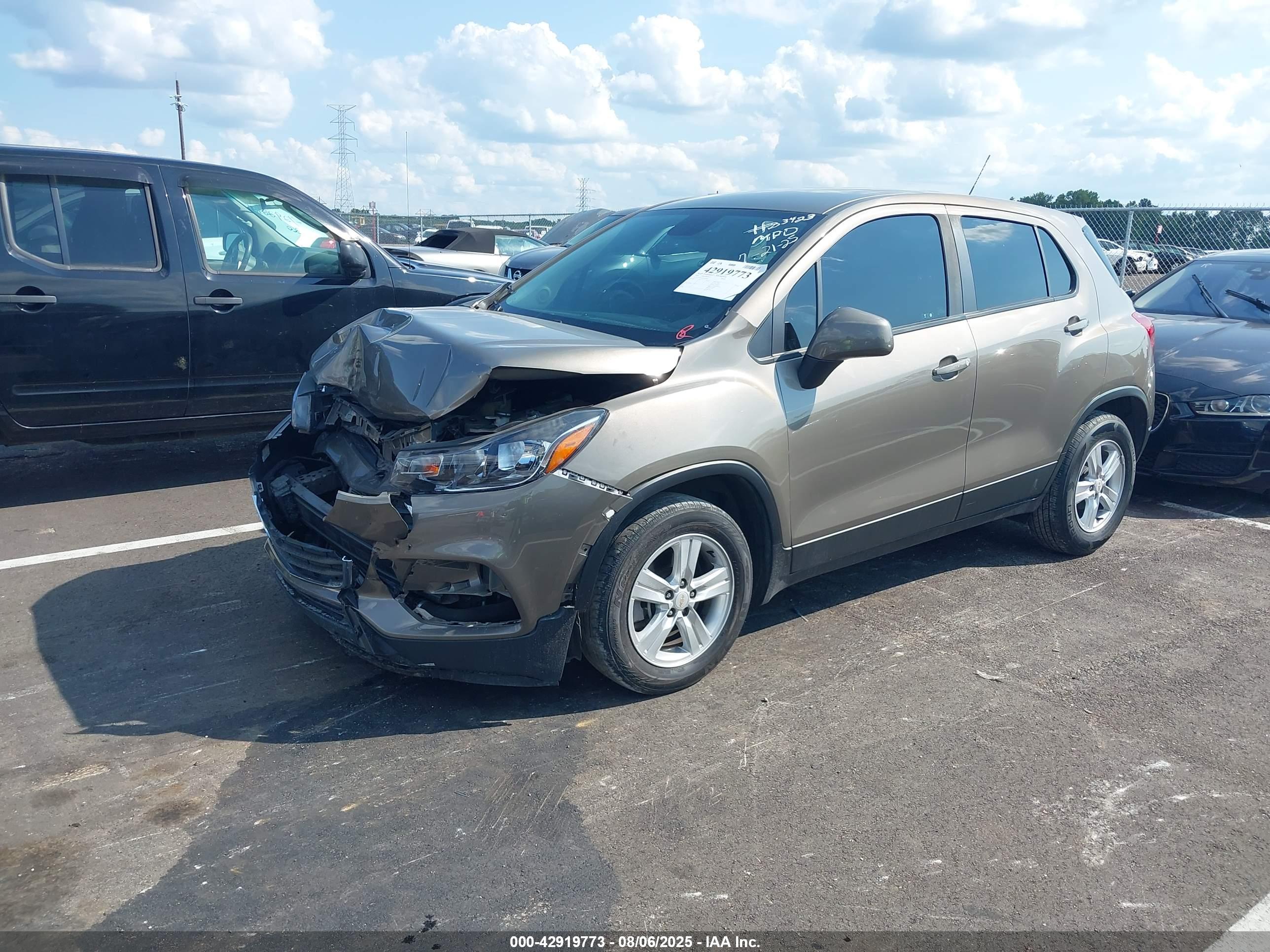 CHEVROLET TRAX image 2