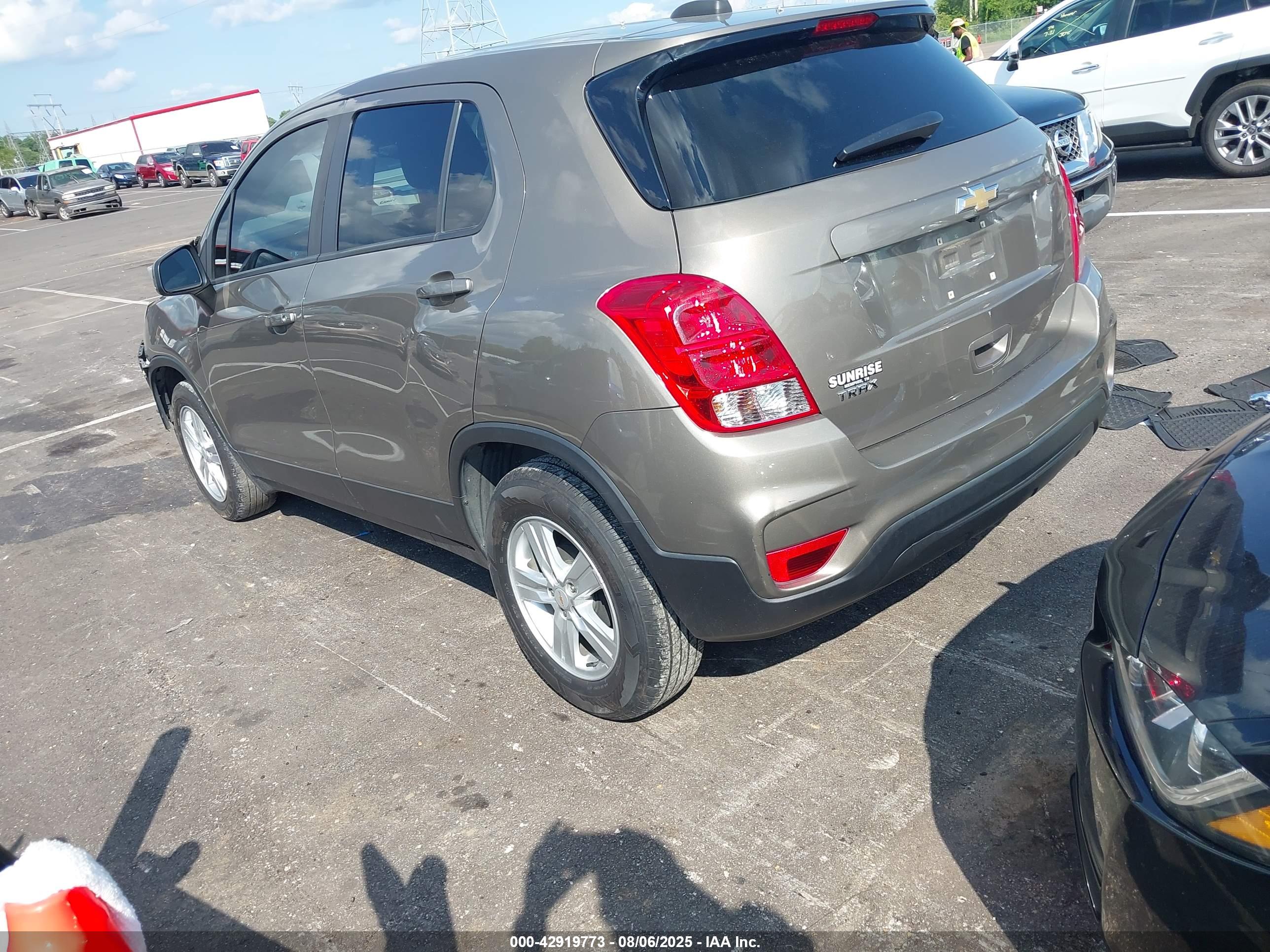 CHEVROLET TRAX image 3