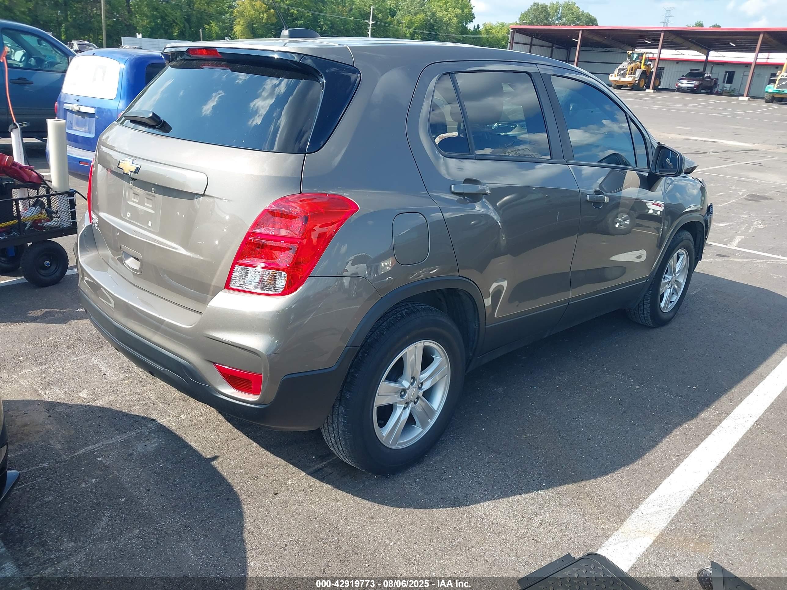 CHEVROLET TRAX image 4