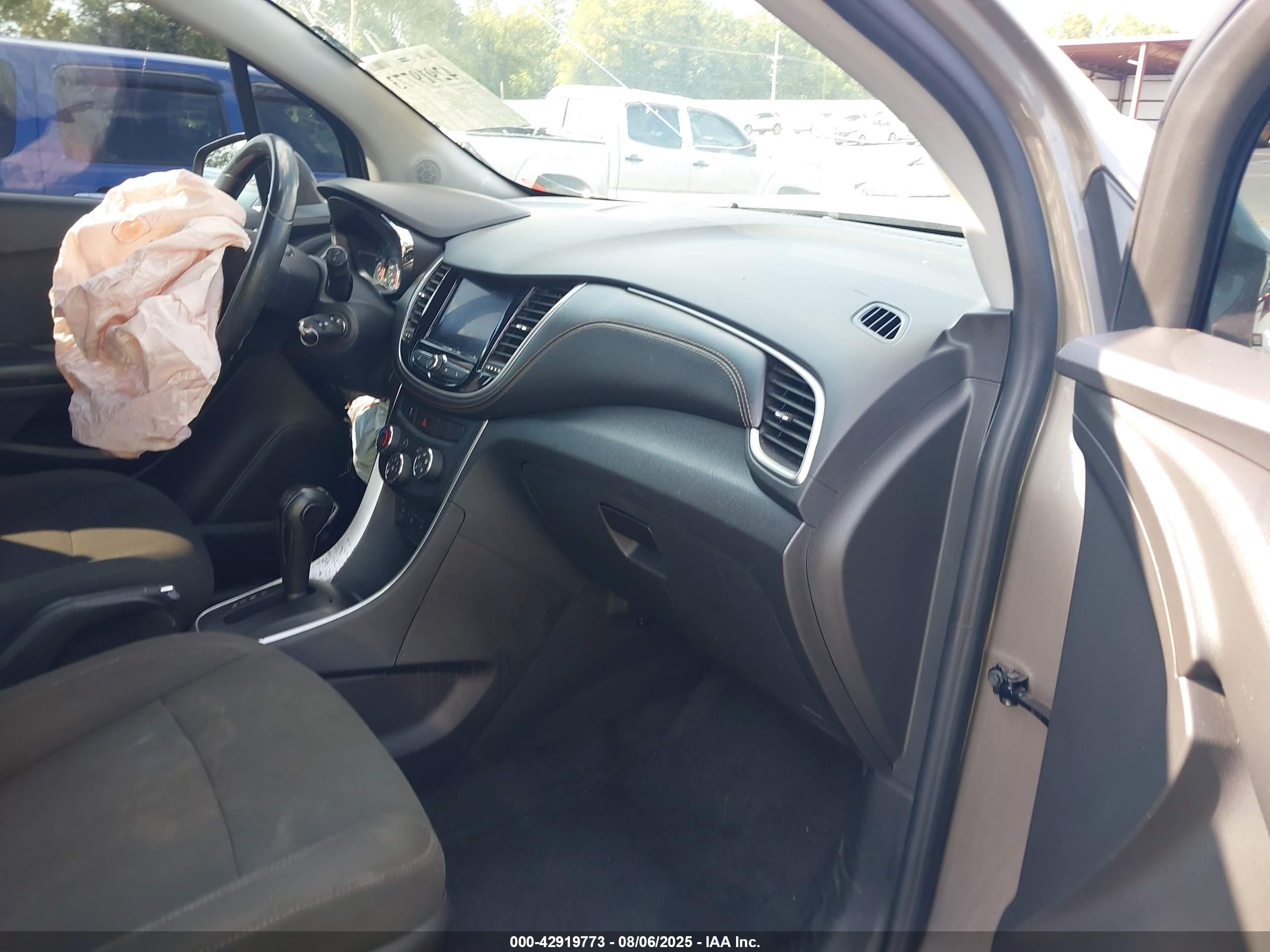 CHEVROLET TRAX image 5