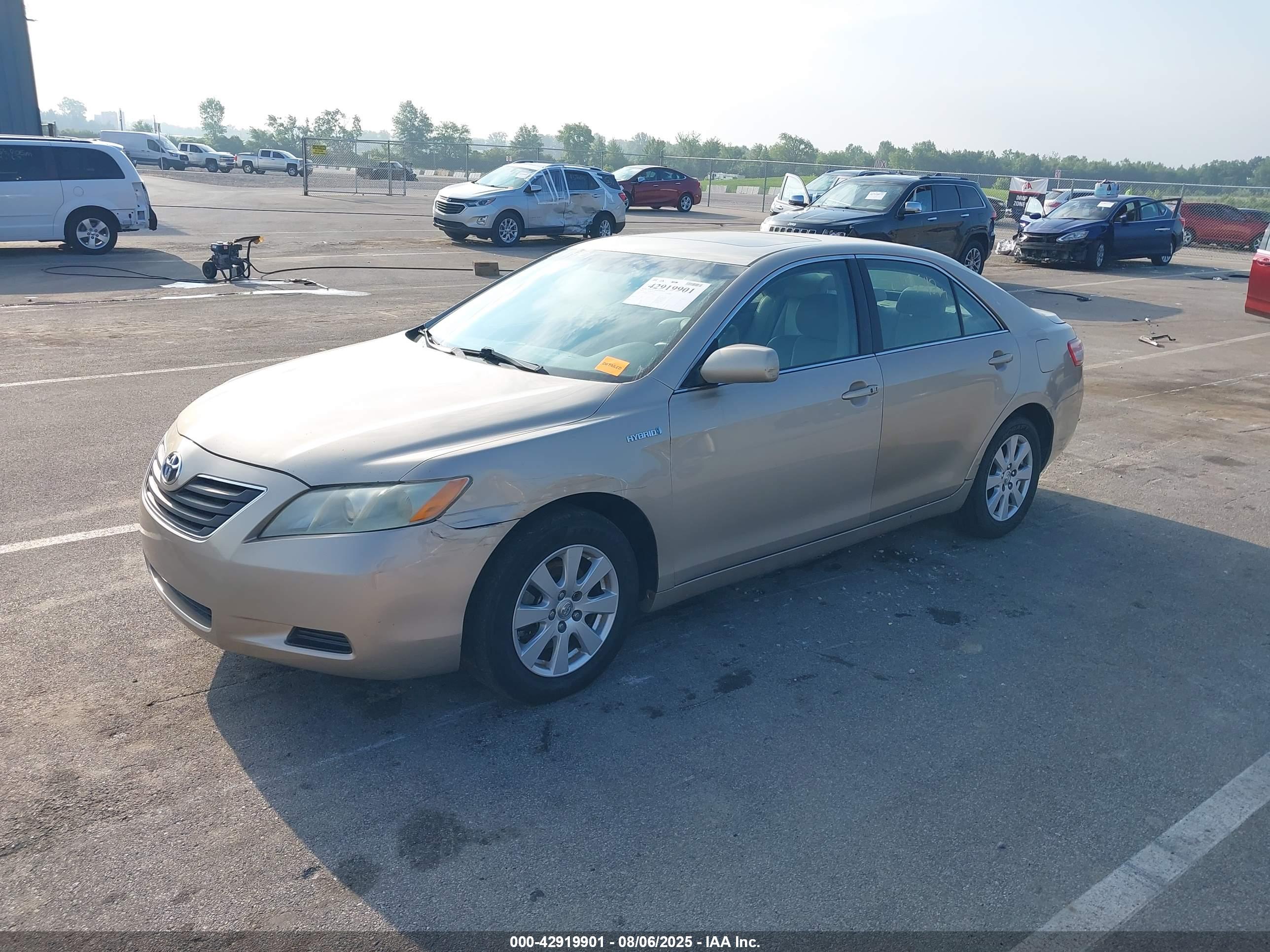TOYOTA CAMRY image 2