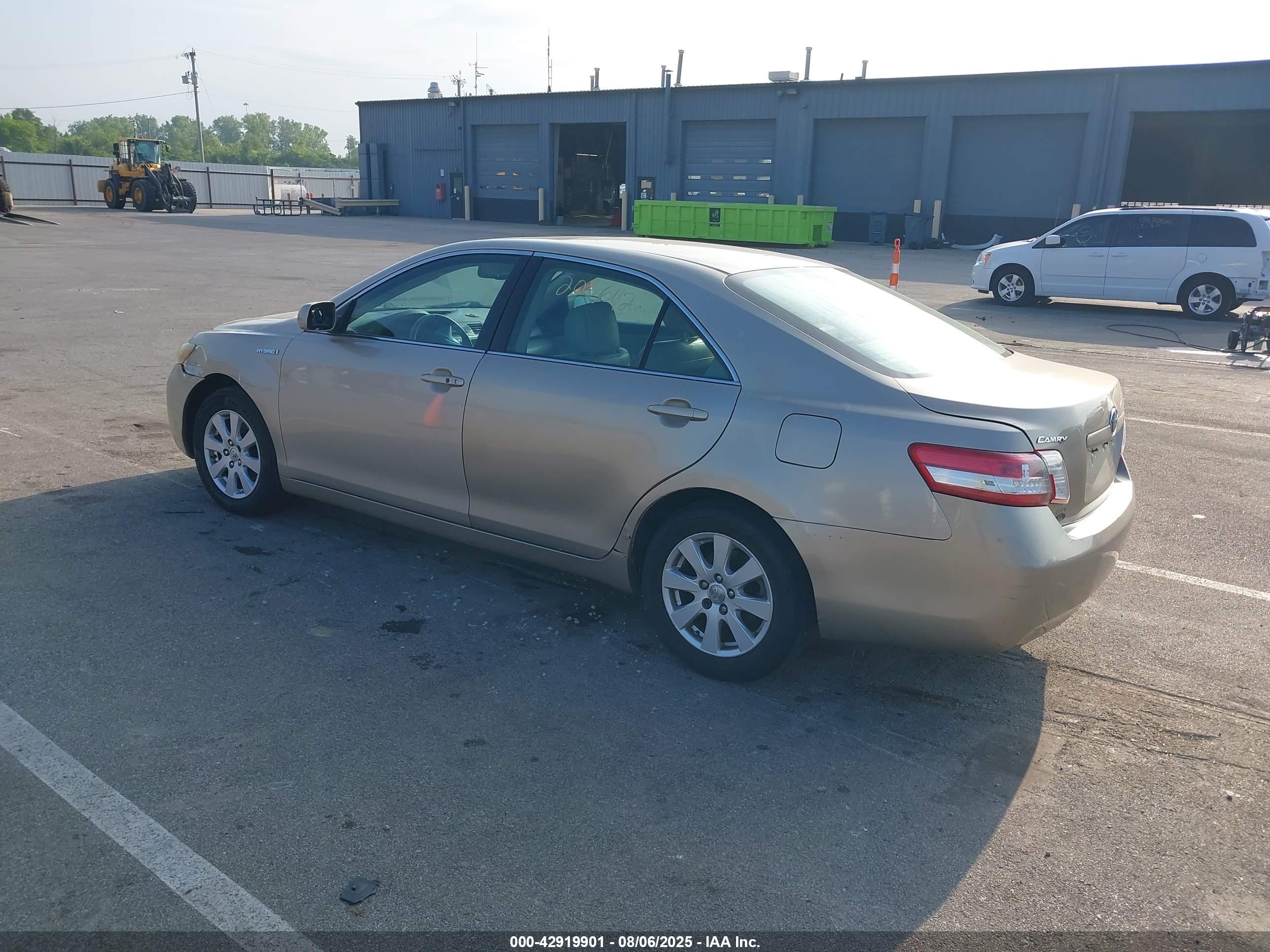 TOYOTA CAMRY image 3
