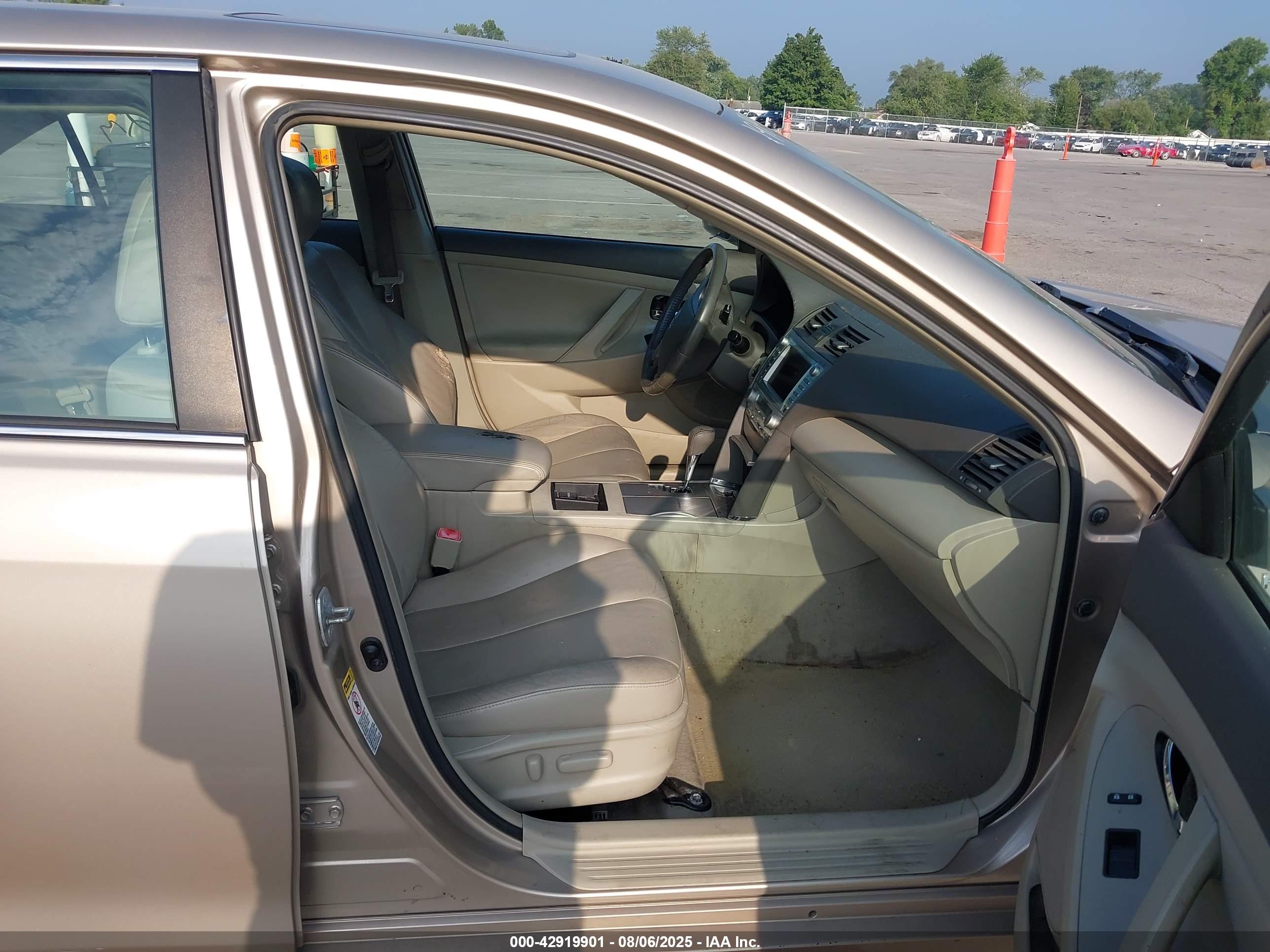 TOYOTA CAMRY image 5
