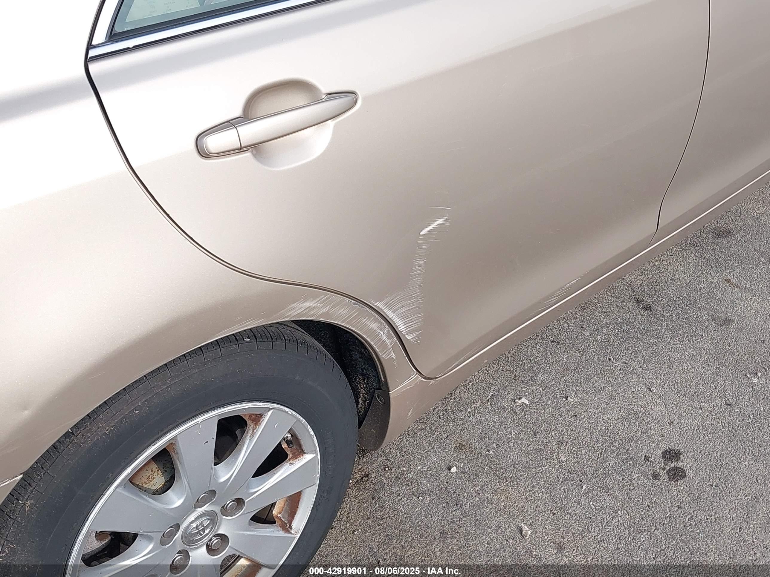TOYOTA CAMRY image 6