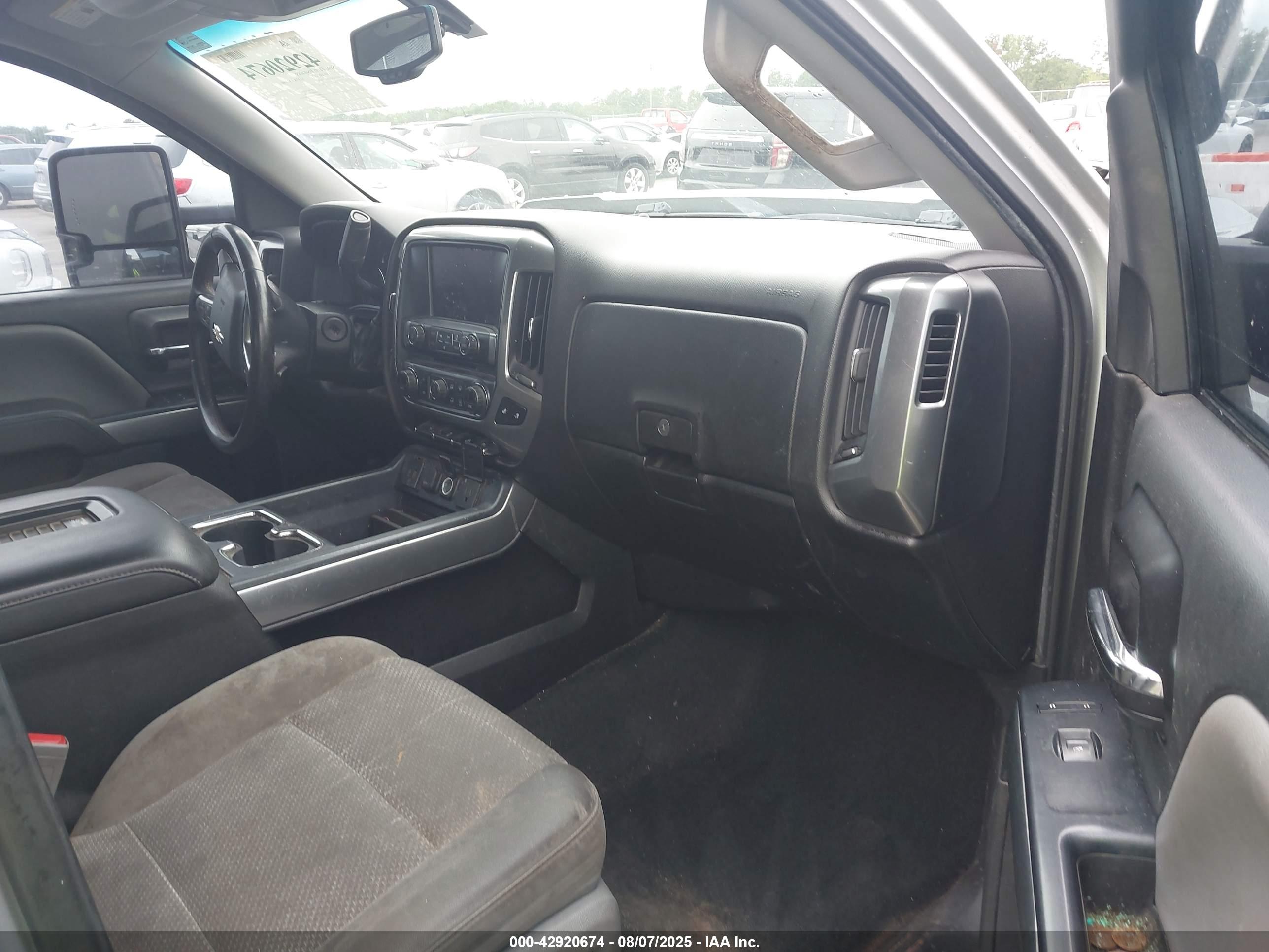 CHEVROLET SILVERADO image 5