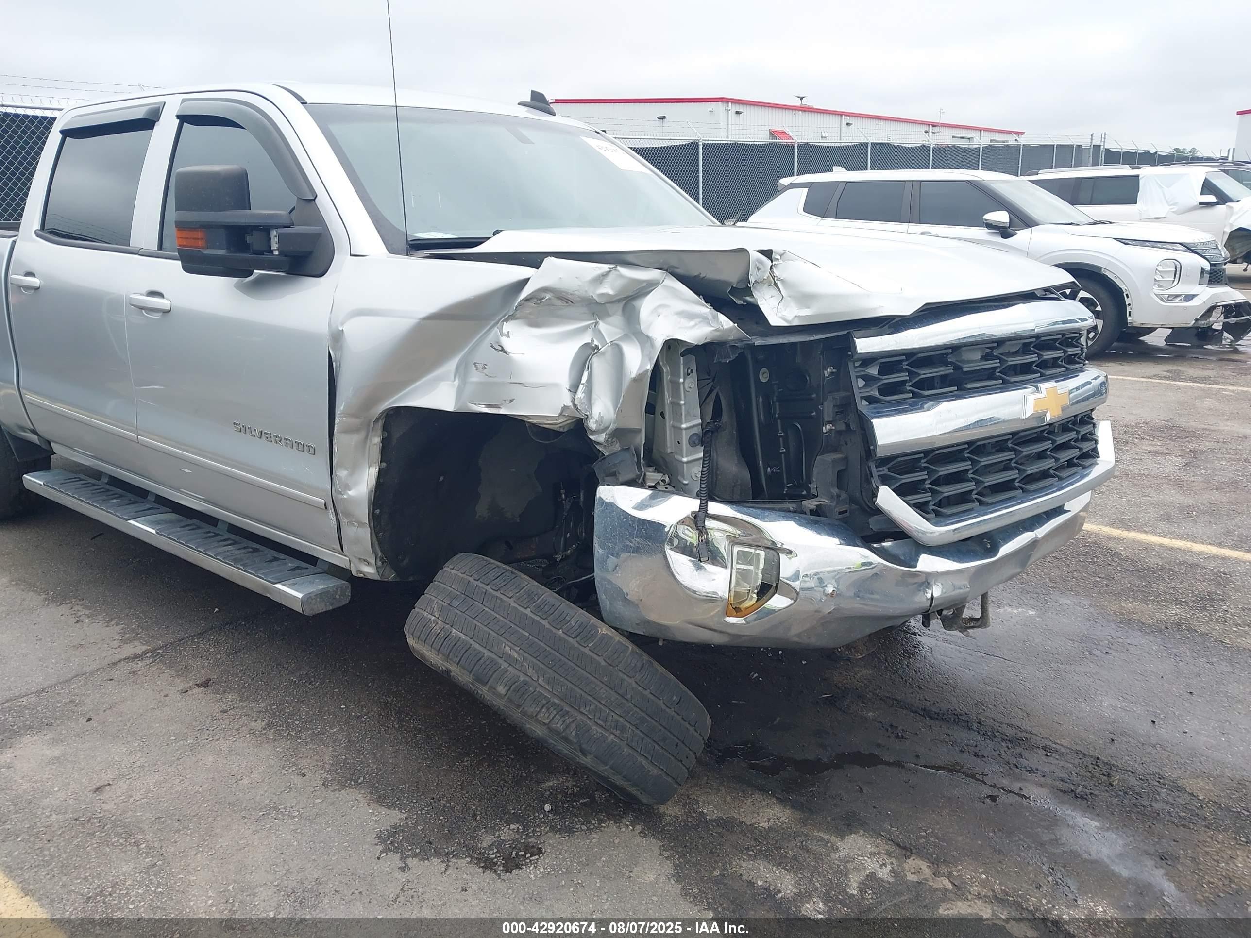 CHEVROLET SILVERADO image 6