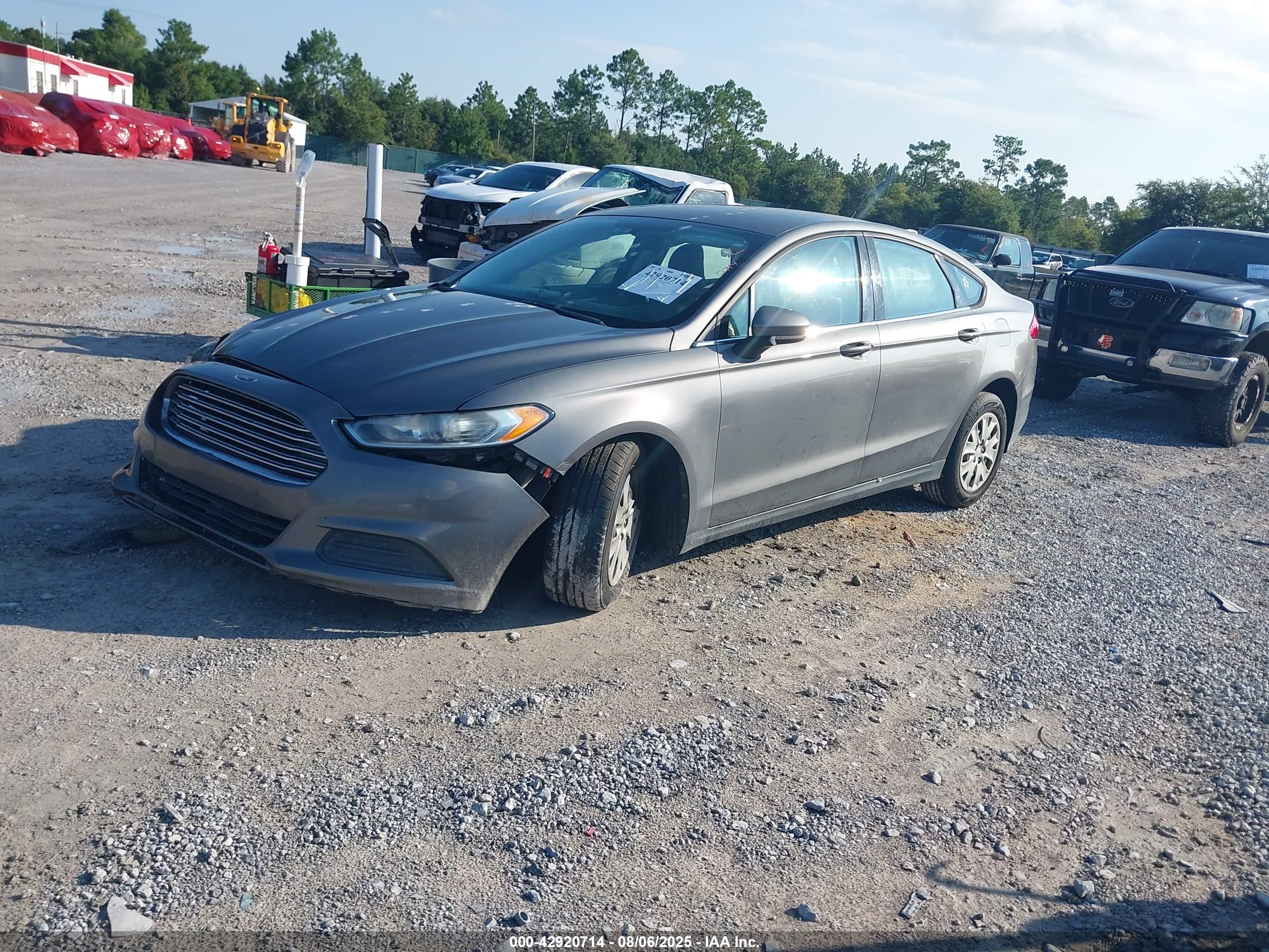 FORD FUSION image 2
