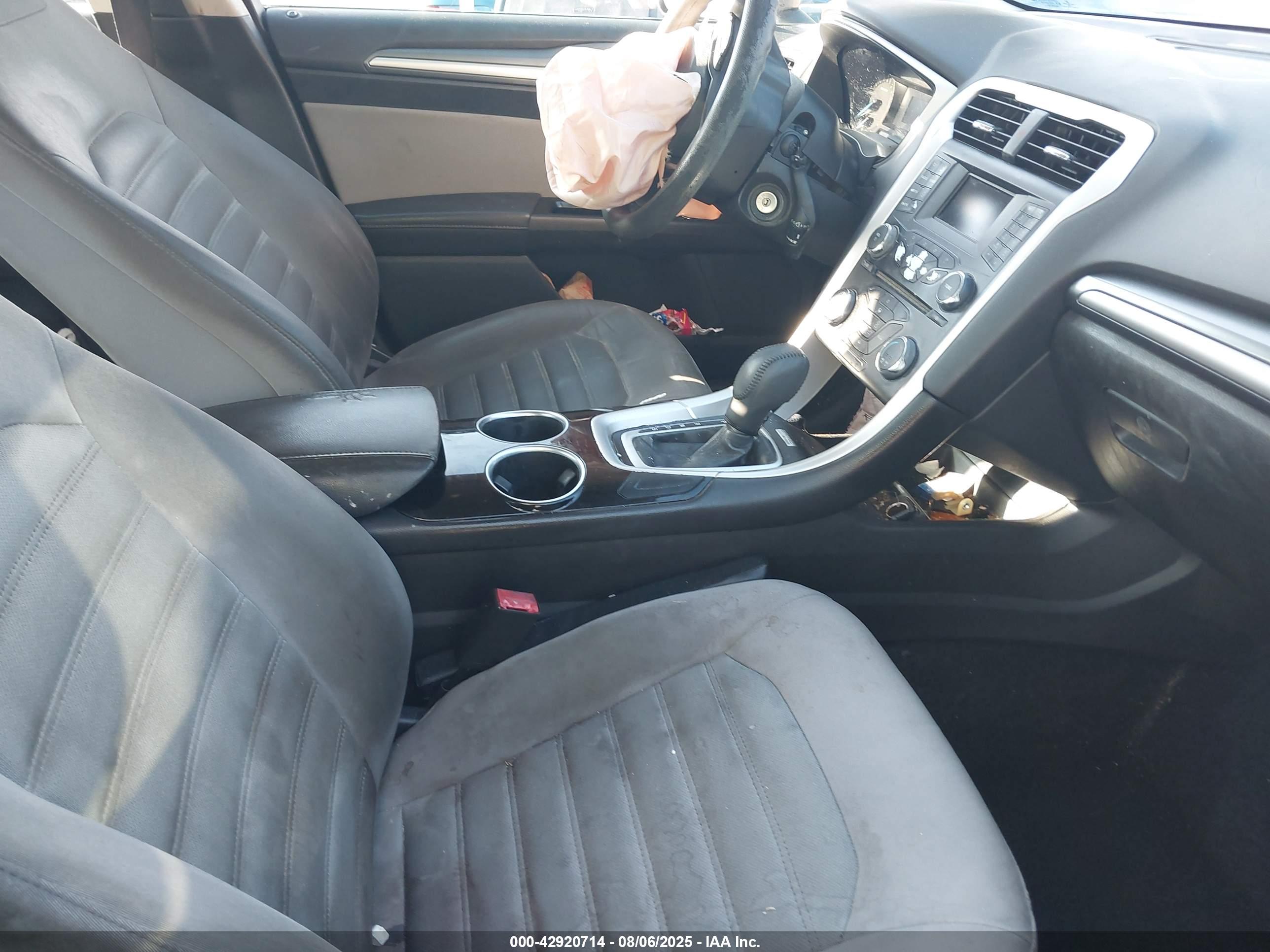 FORD FUSION image 5