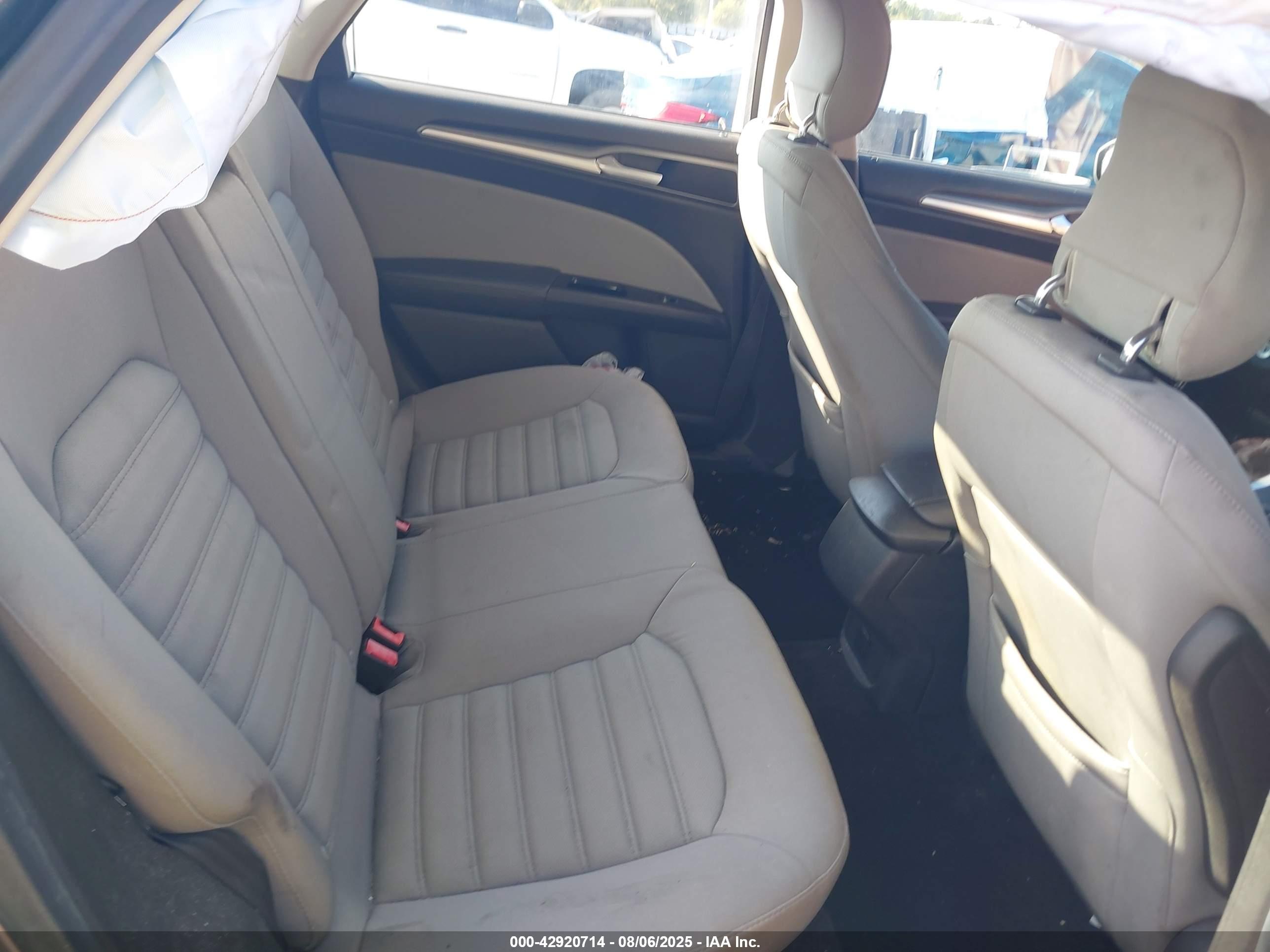 FORD FUSION image 8