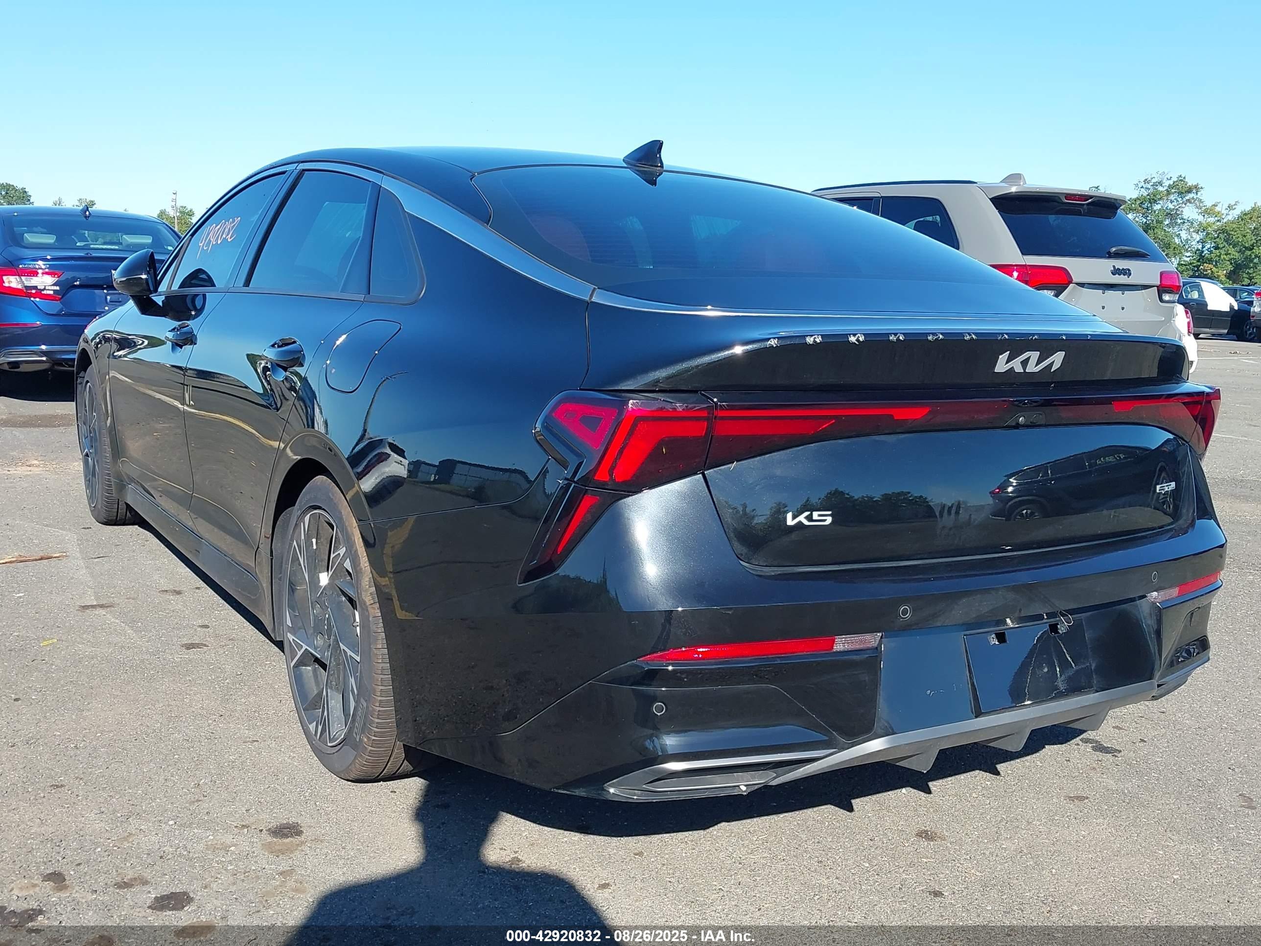 KIA K5 image 3