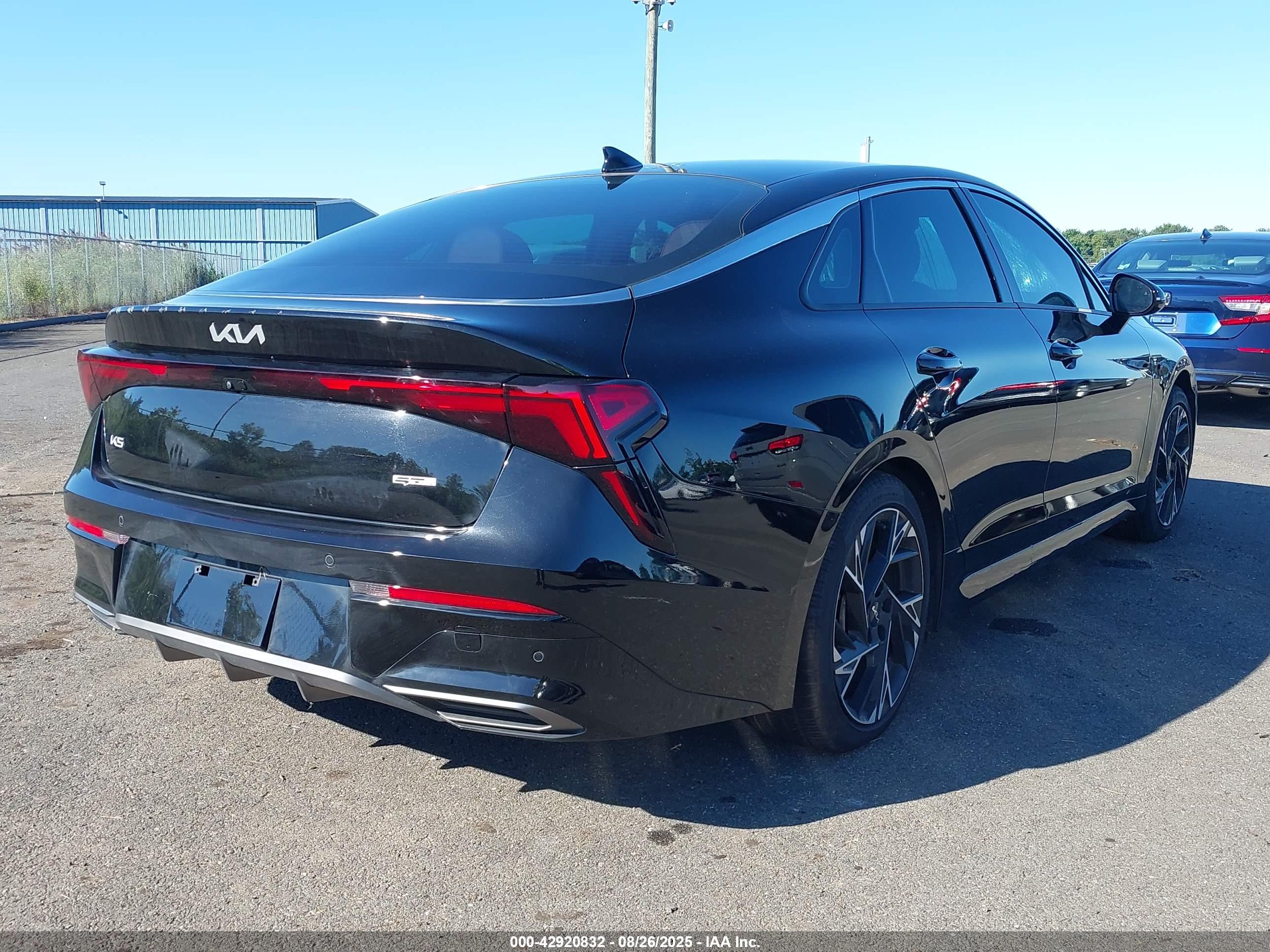 KIA K5 image 4