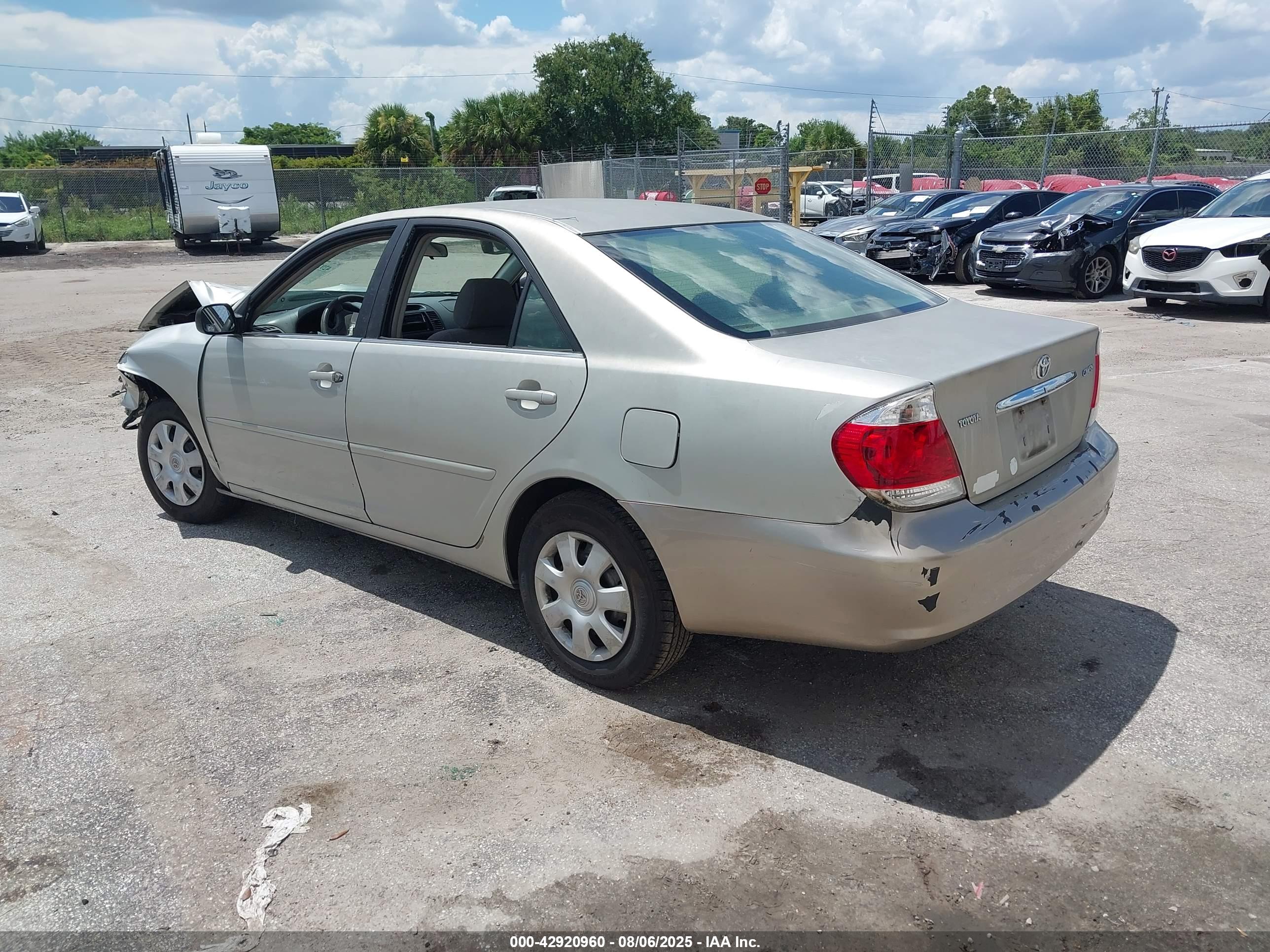 TOYOTA CAMRY image 3
