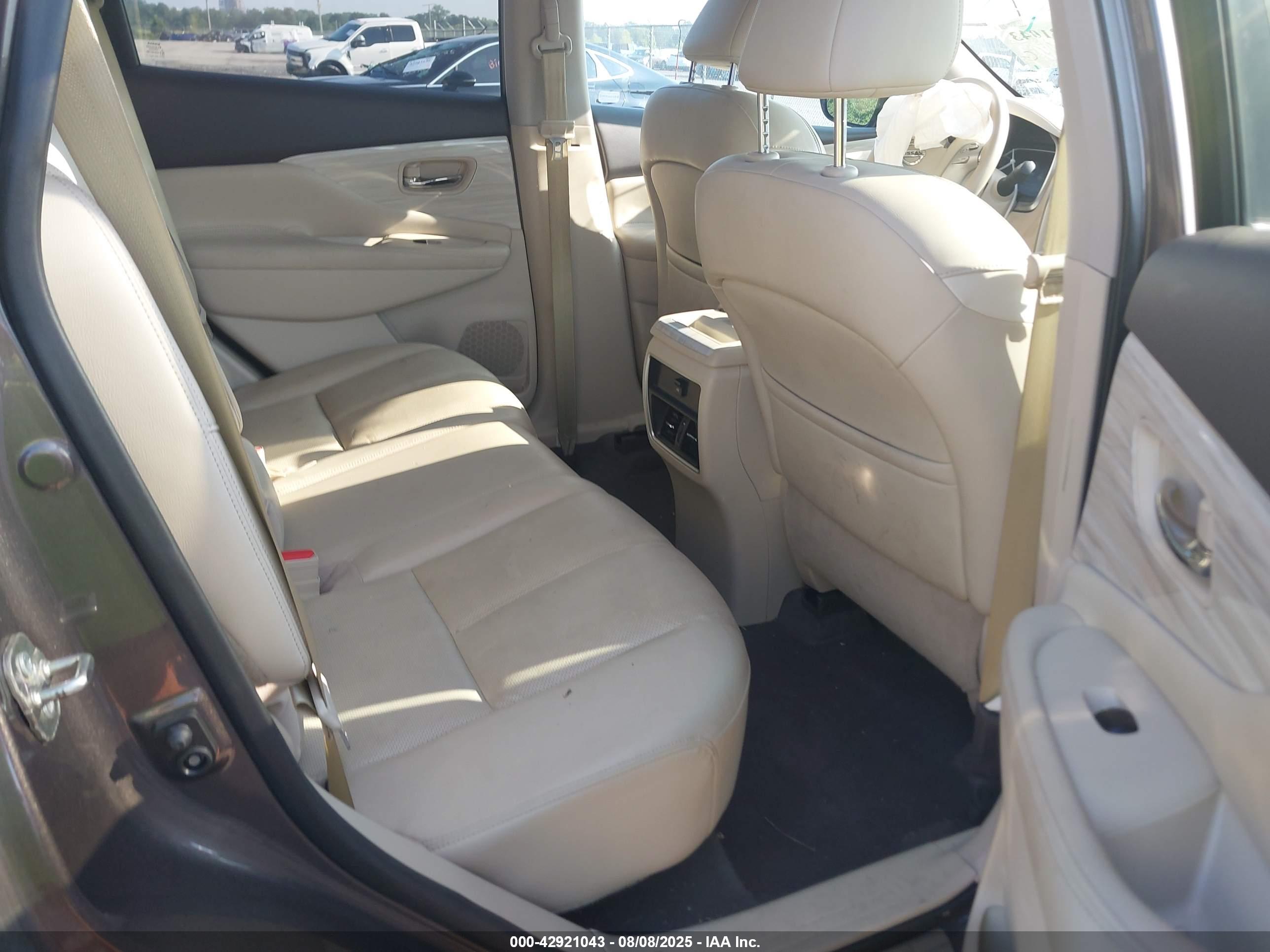 NISSAN MURANO image 8