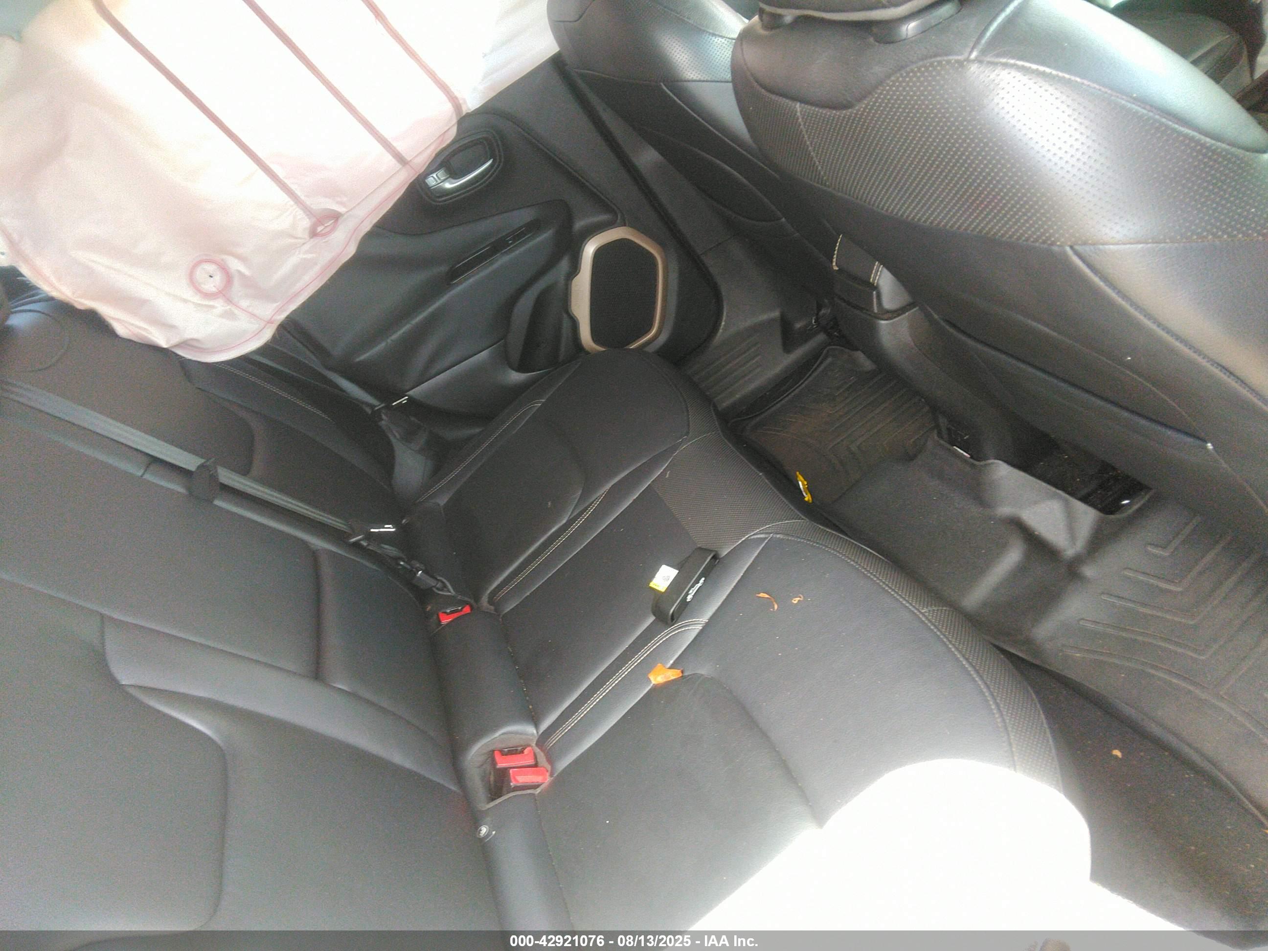JEEP RENEGADE image 8