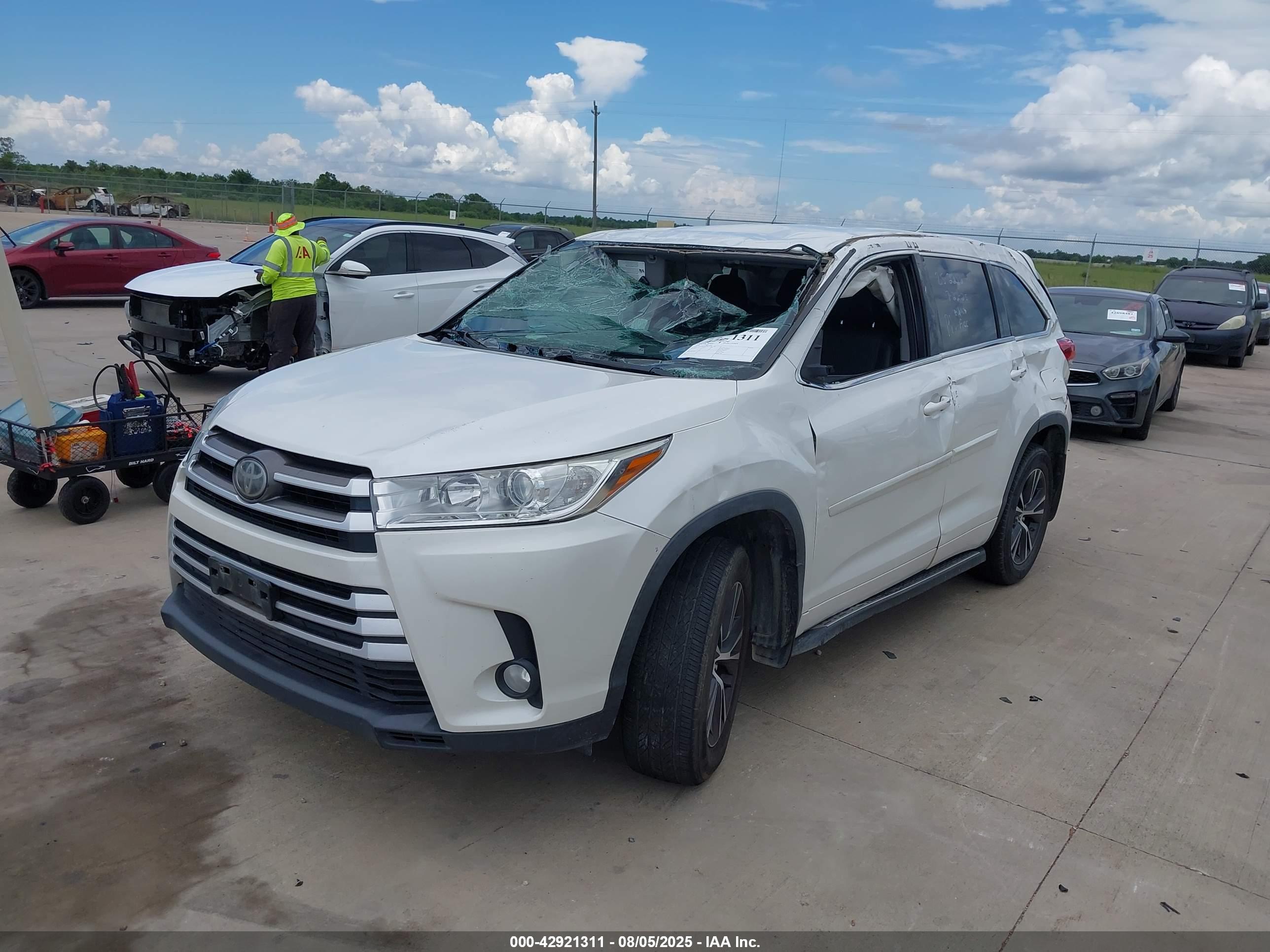 TOYOTA HIGHLANDER image 2