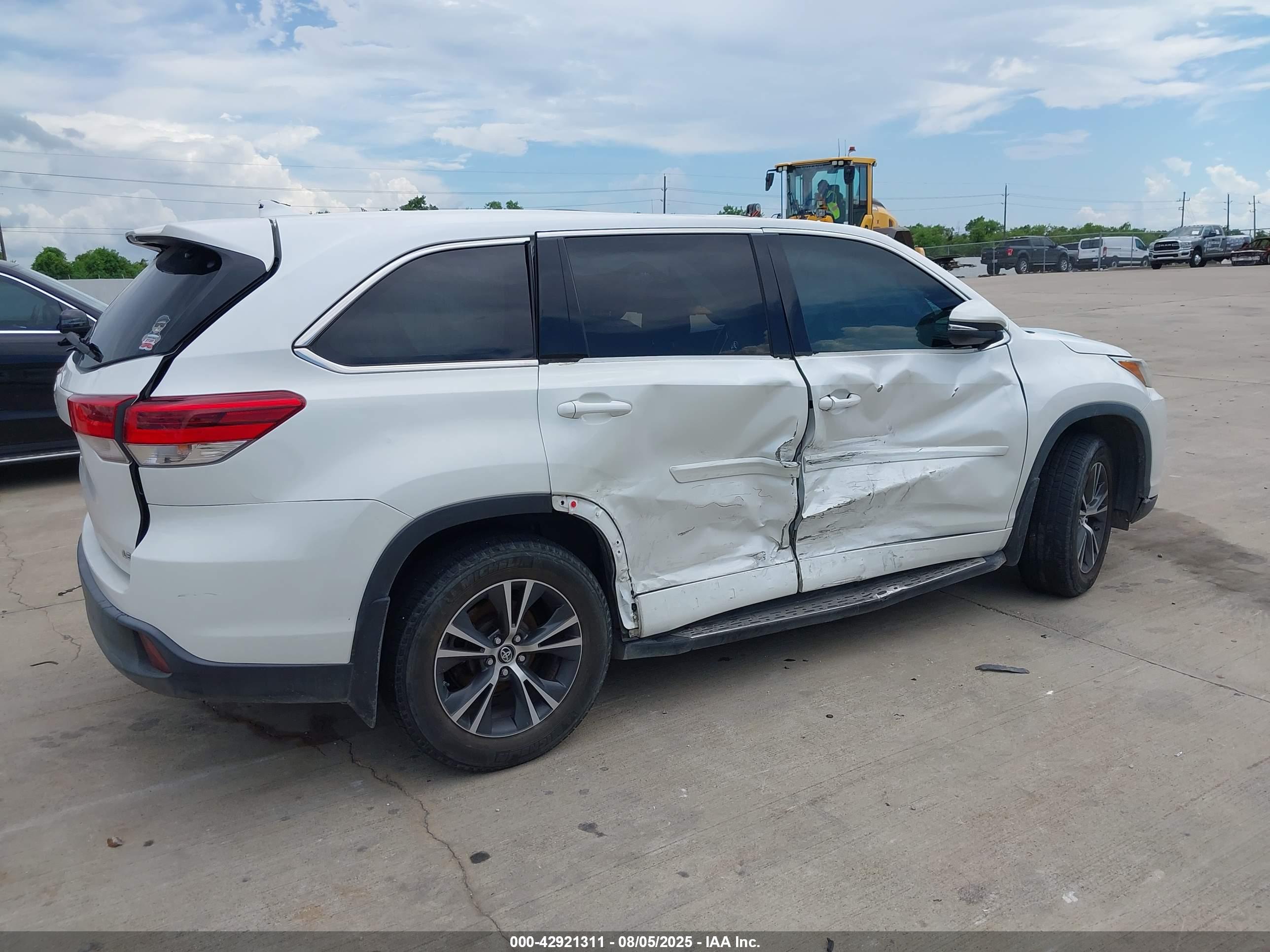 TOYOTA HIGHLANDER image 4