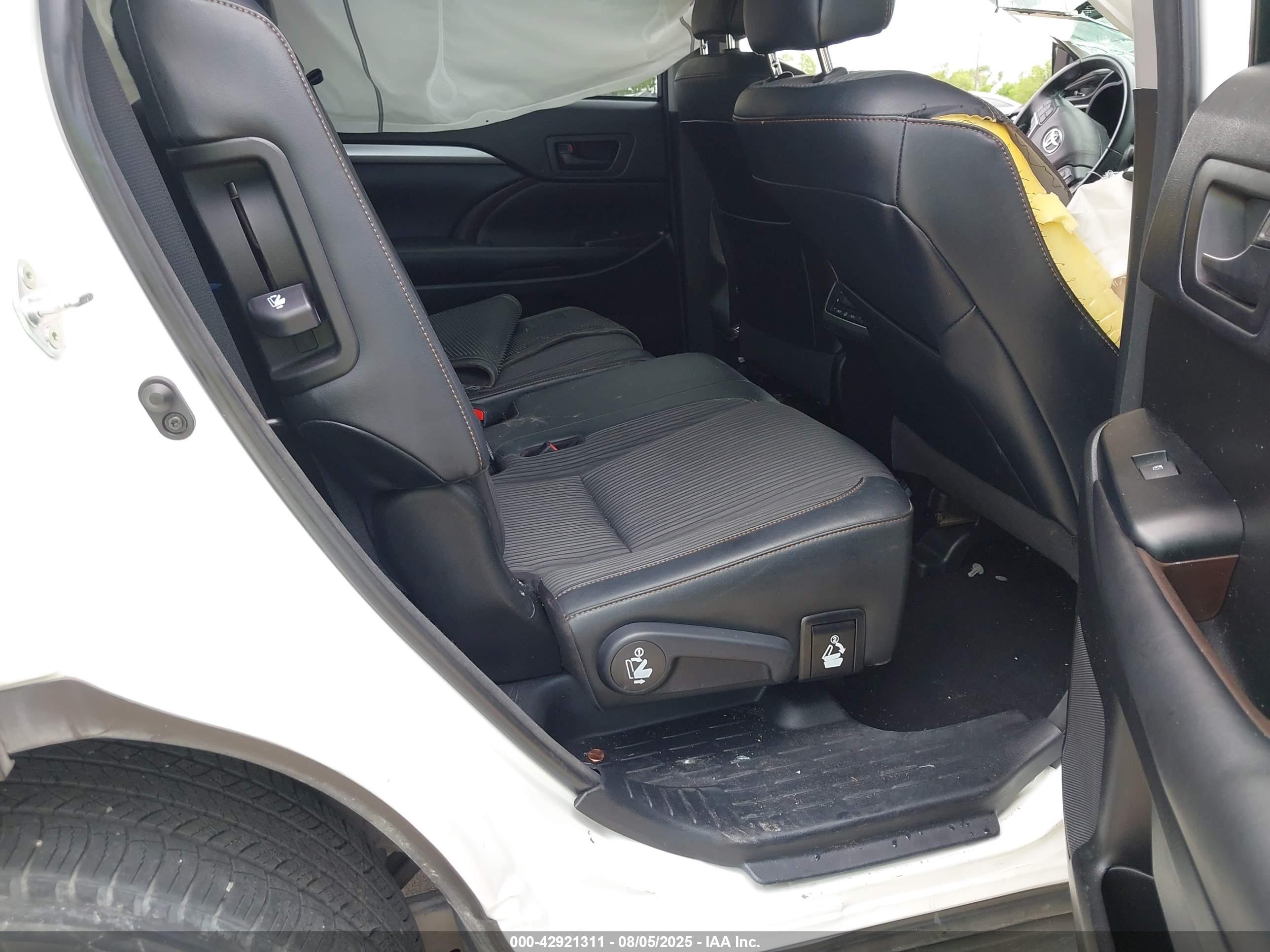 TOYOTA HIGHLANDER image 5