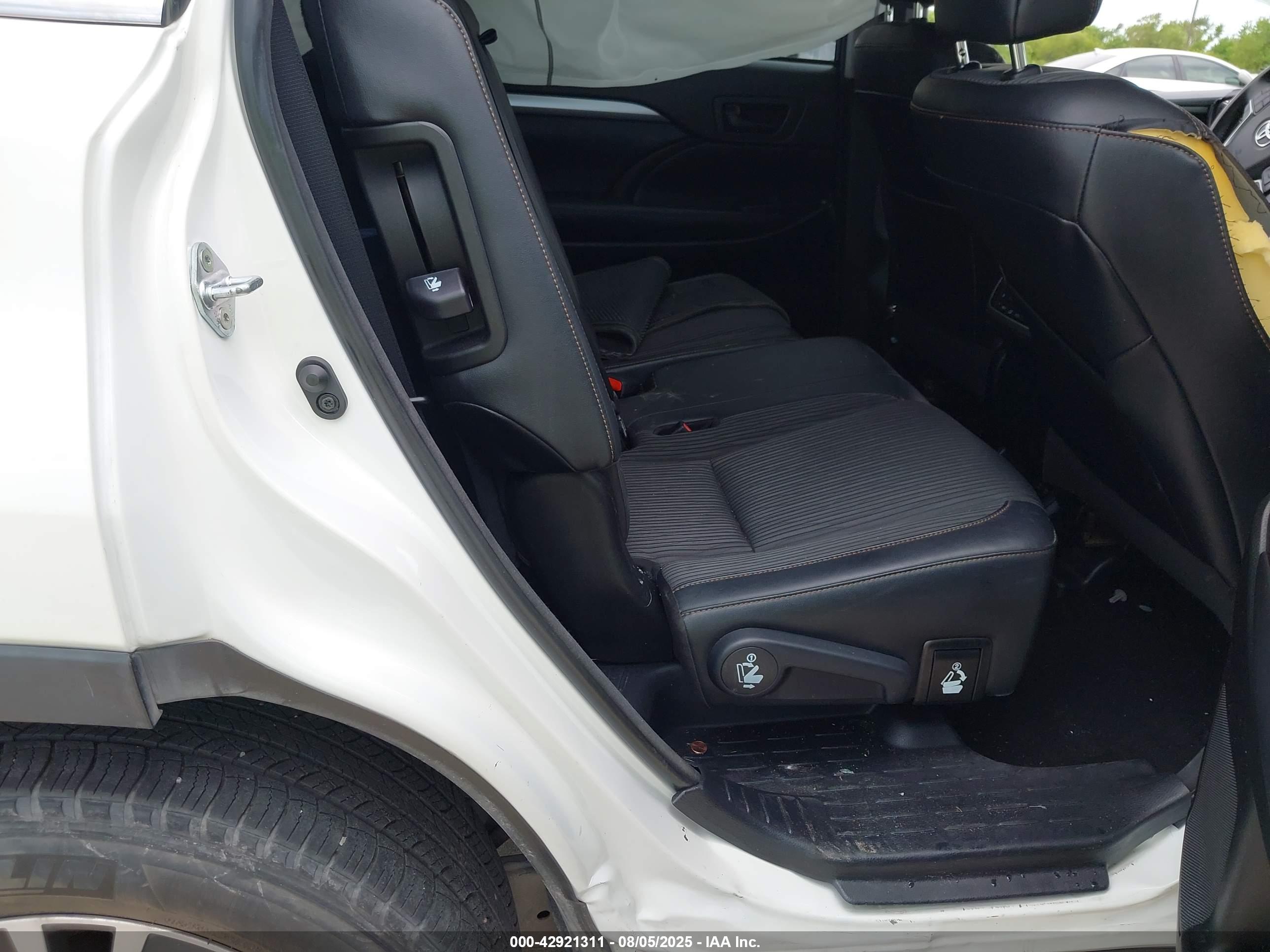 TOYOTA HIGHLANDER image 8
