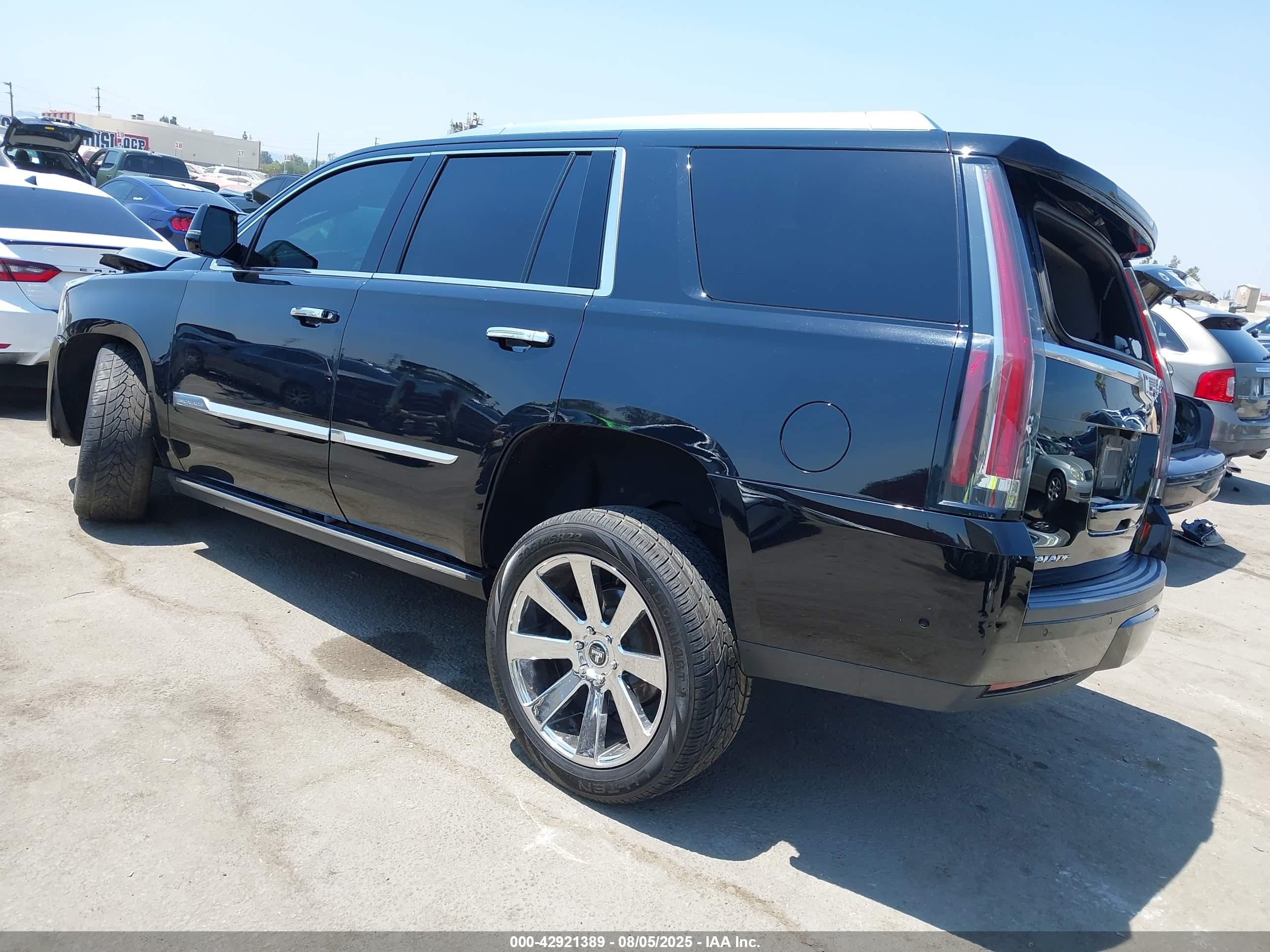 CADILLAC ESCALADE image 3