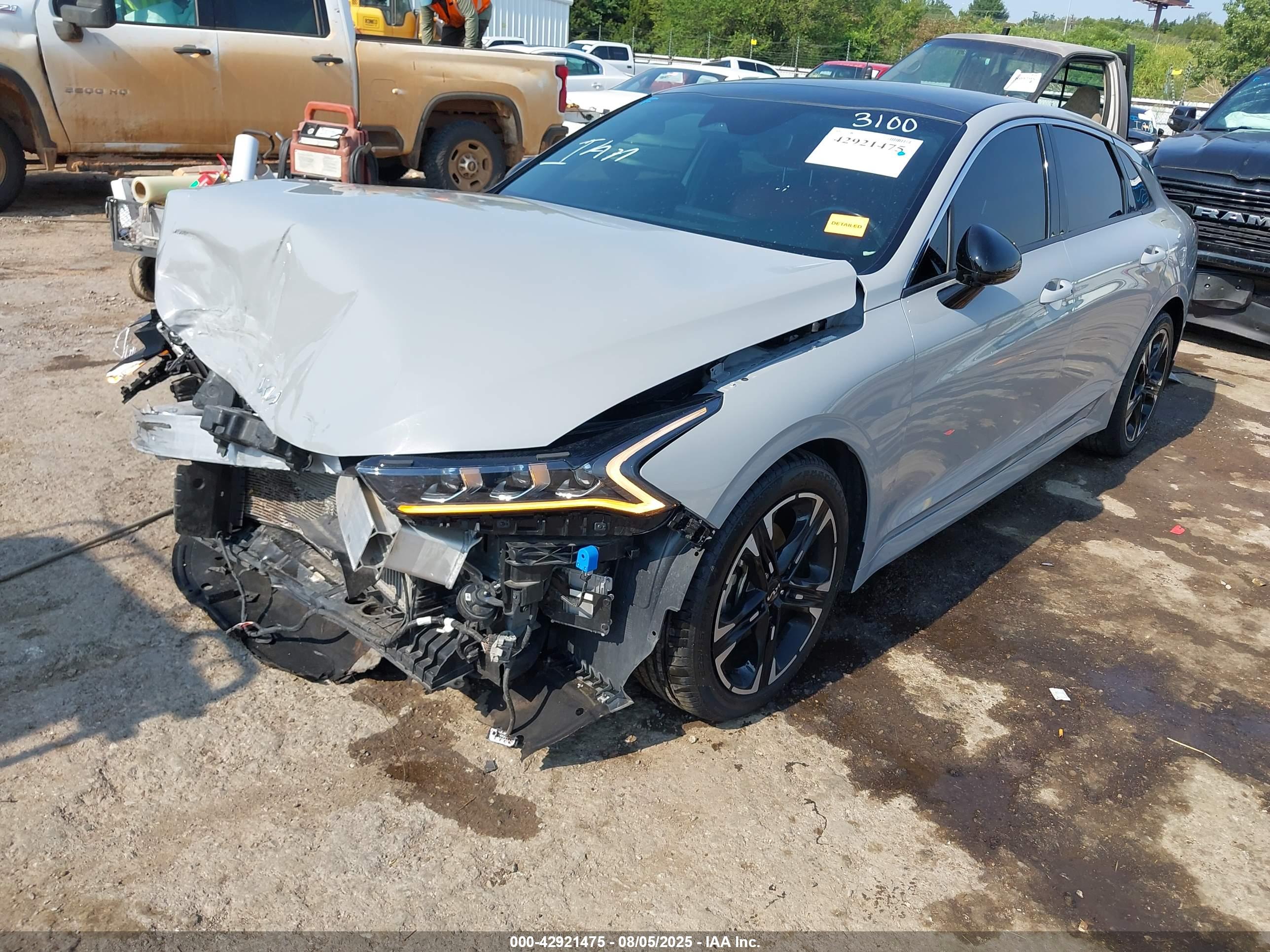 KIA K5 image 2