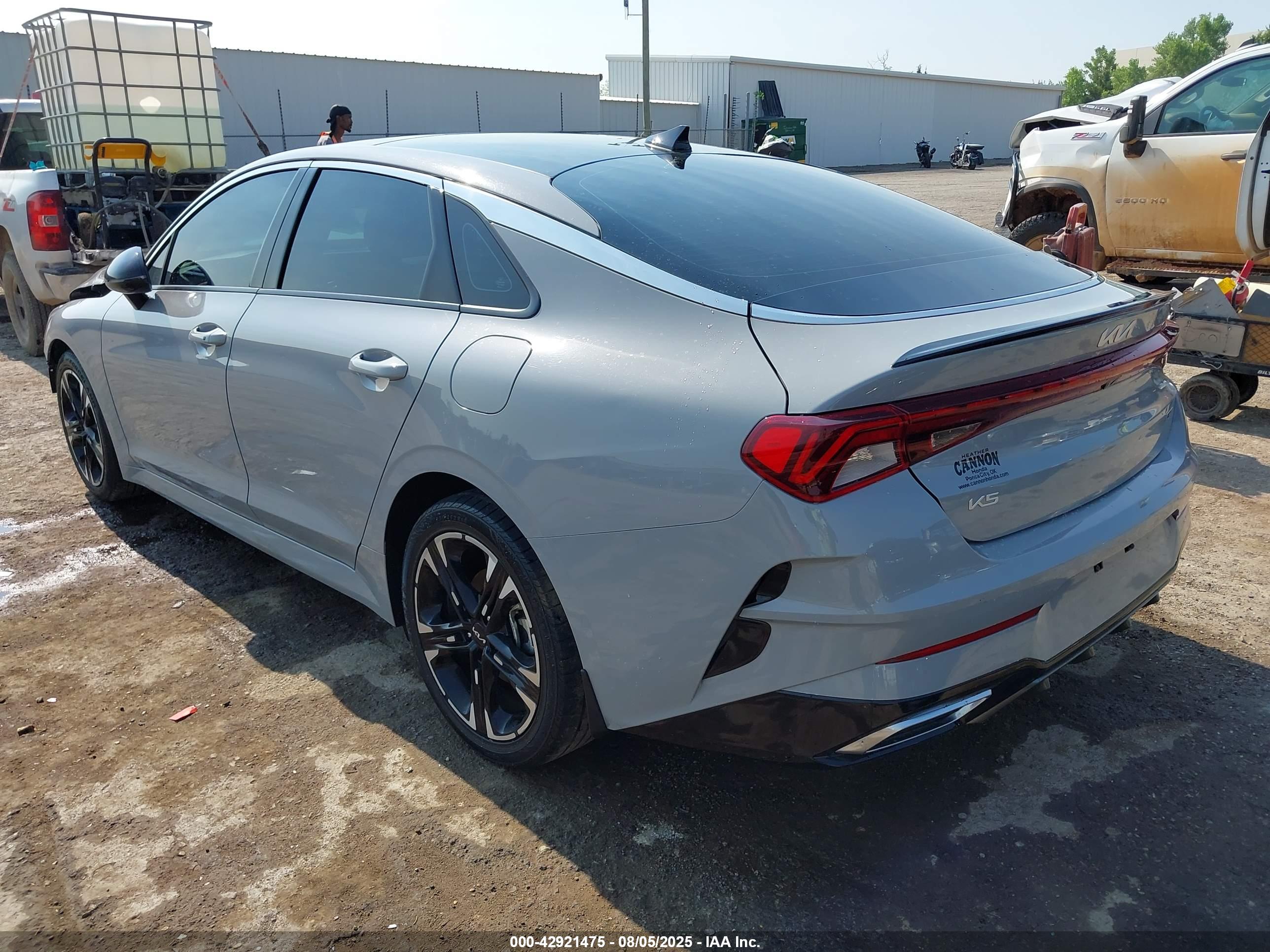 KIA K5 image 3