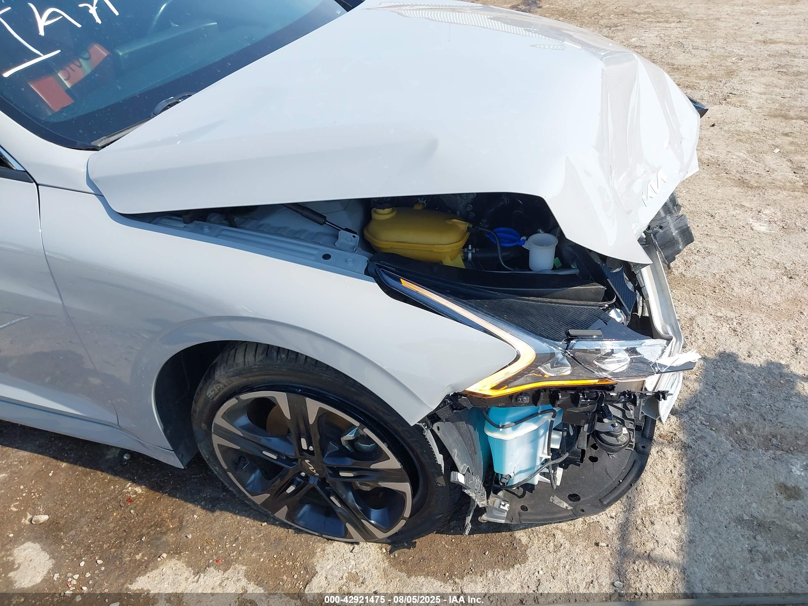 KIA K5 image 6