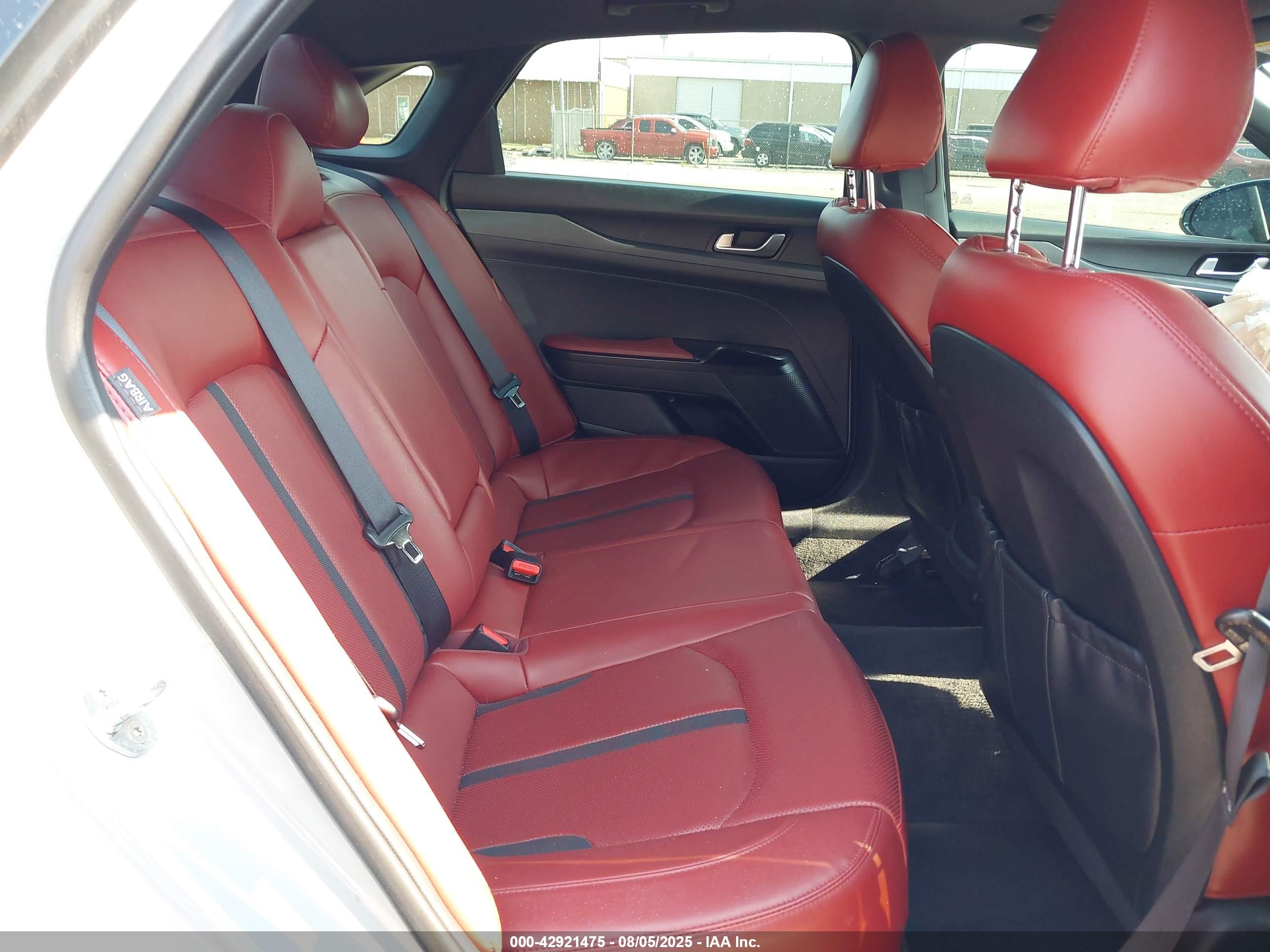 KIA K5 image 8