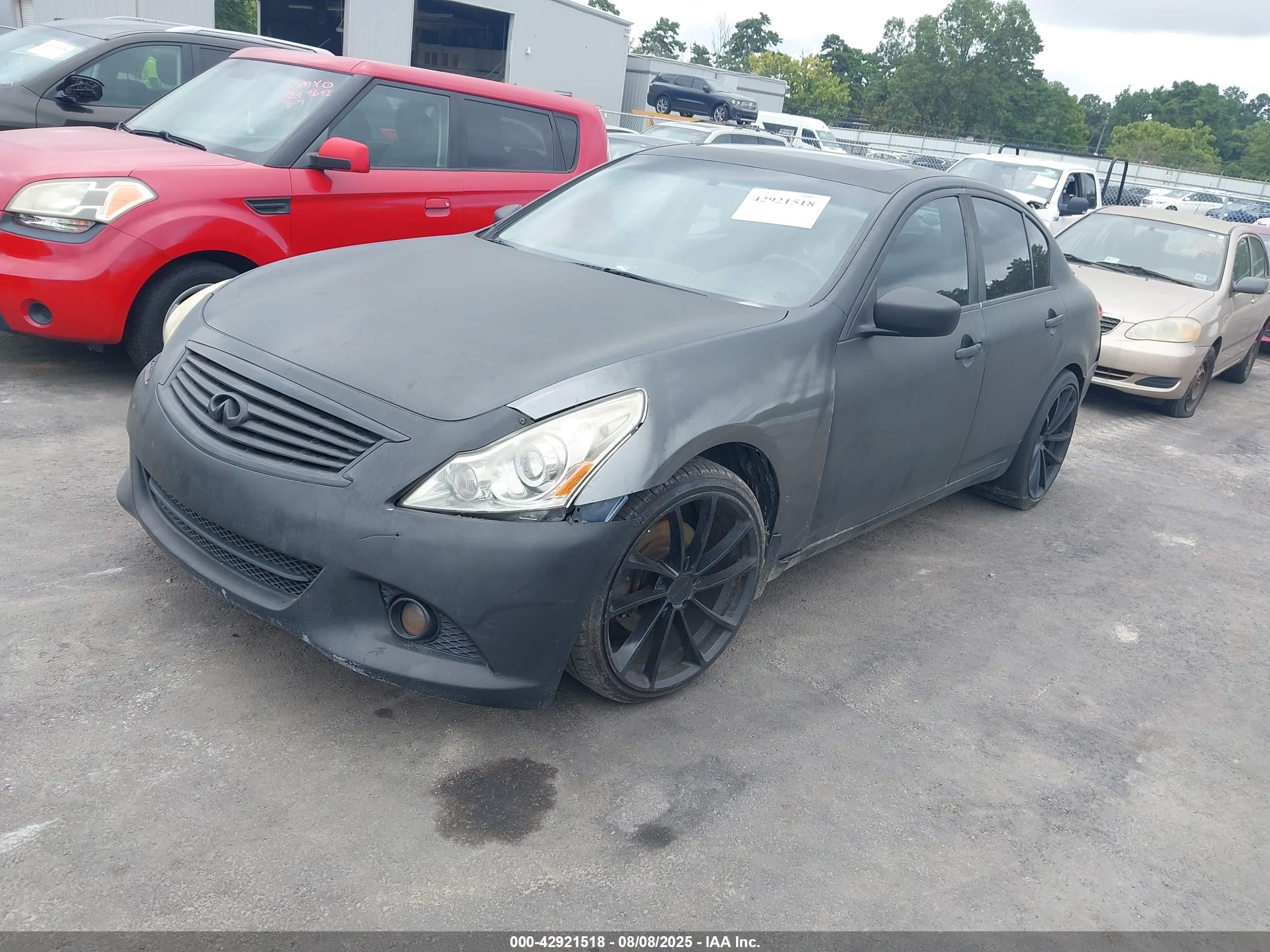INFINITI G37 image 2