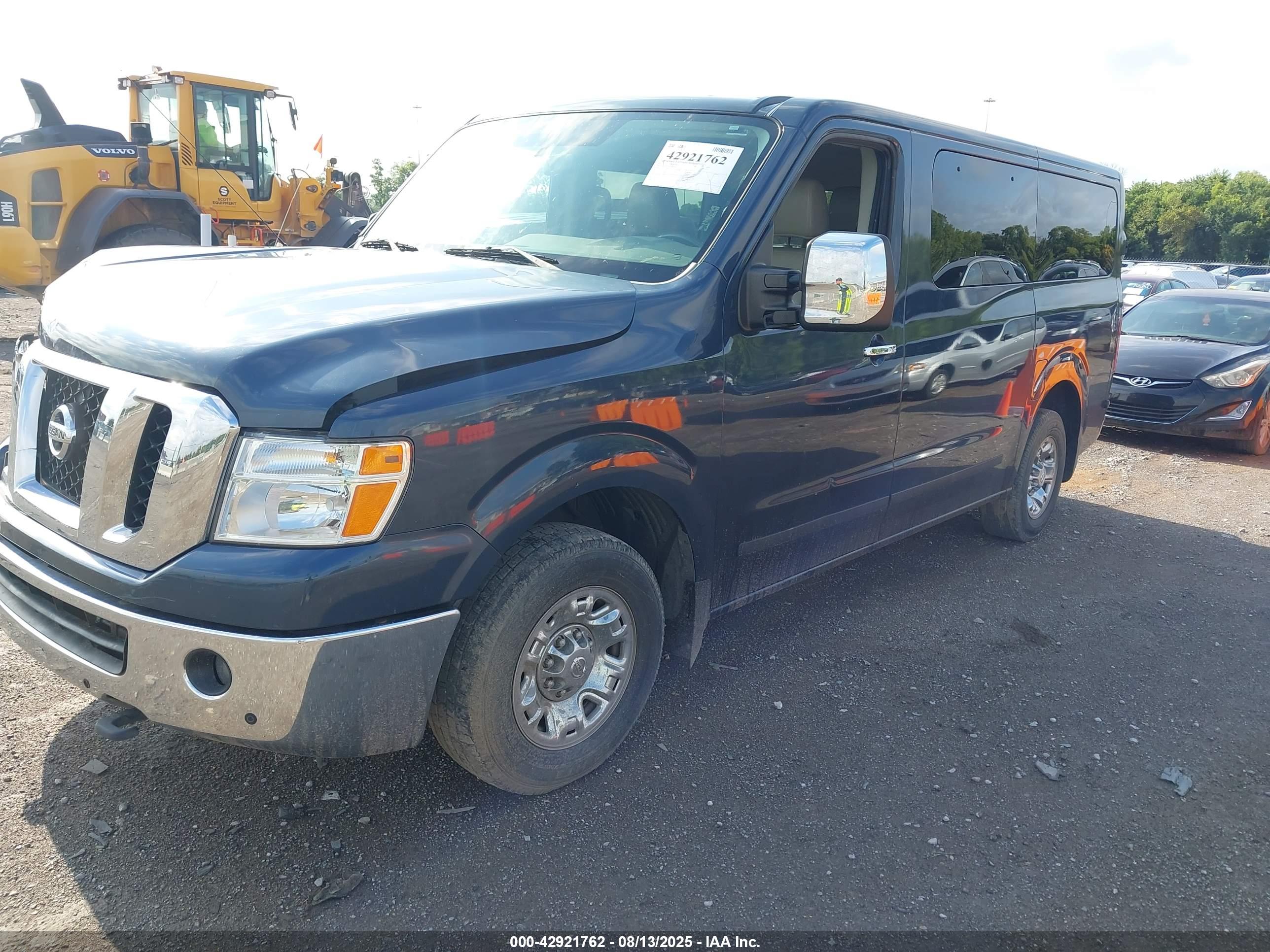NISSAN NV image 2