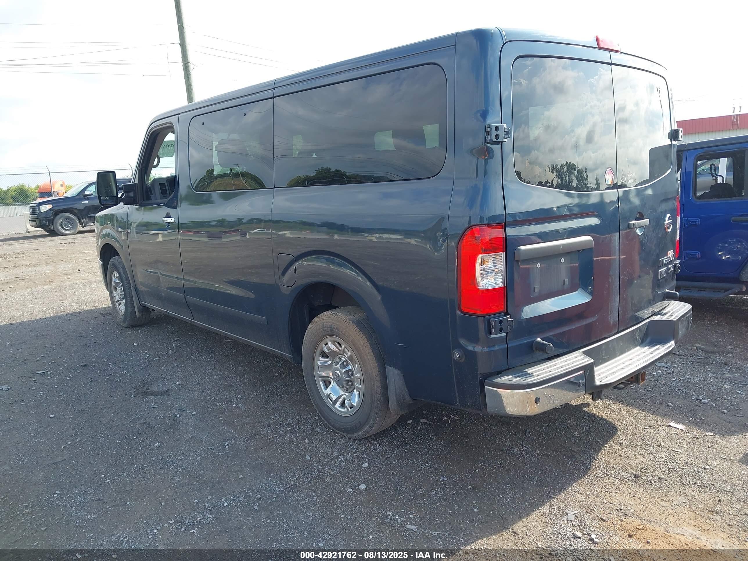 NISSAN NV image 3