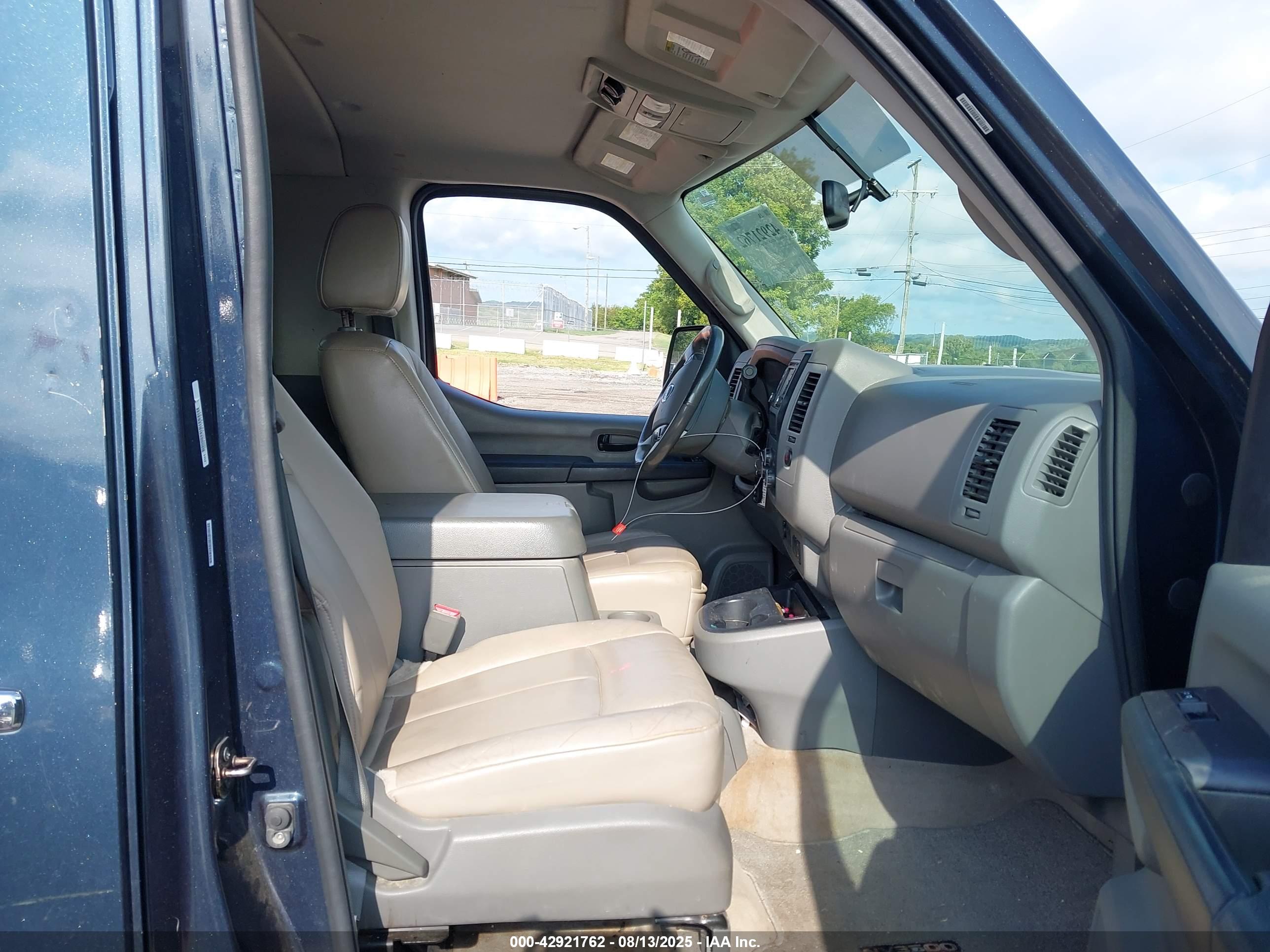 NISSAN NV image 5