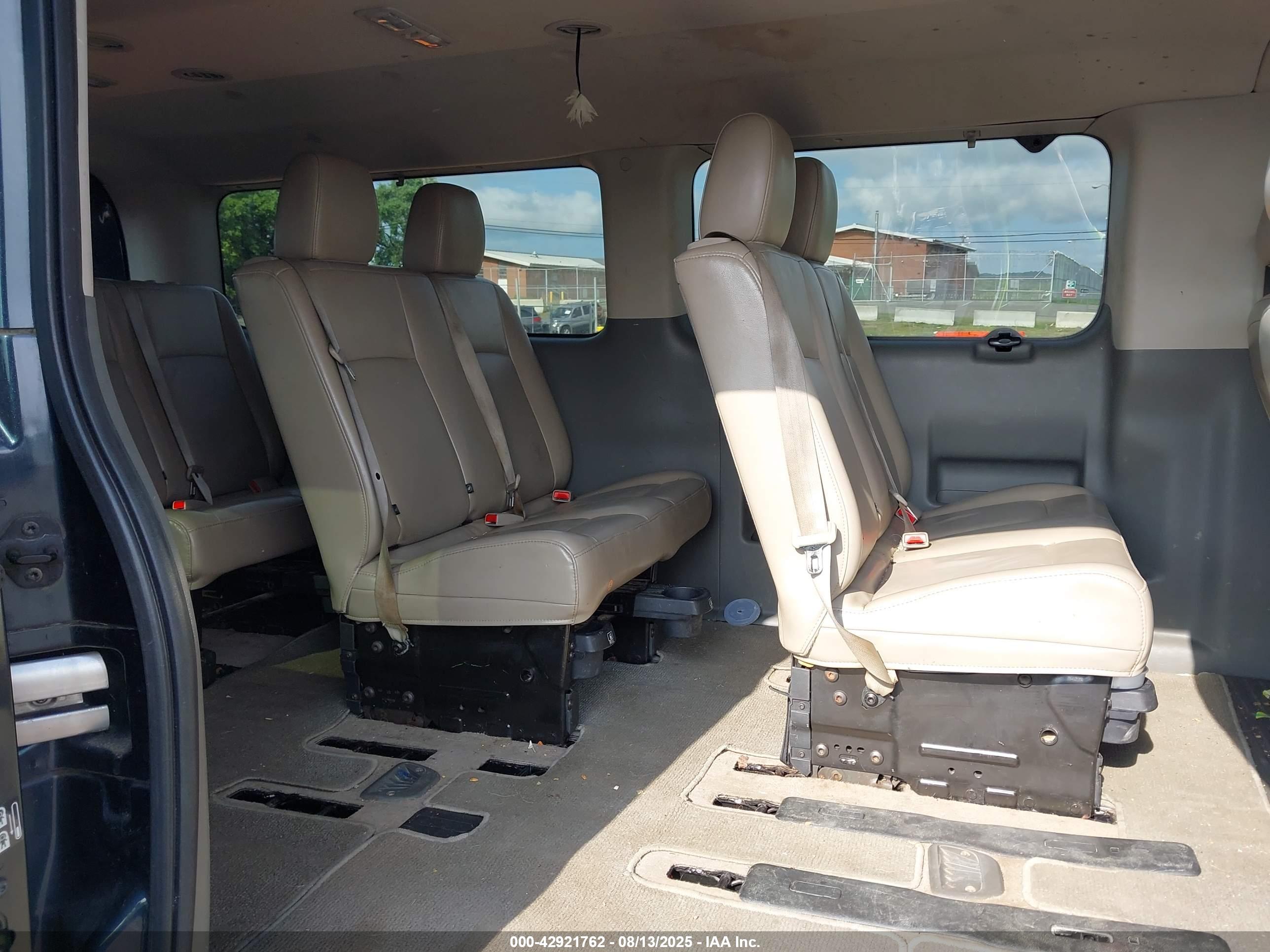 NISSAN NV image 8